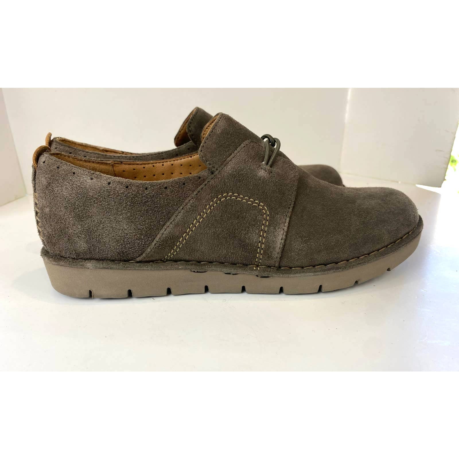 Clarks Artisan Minimalist Suede Loafer Shoes Women's Size 7.5 Sage Green NWOT