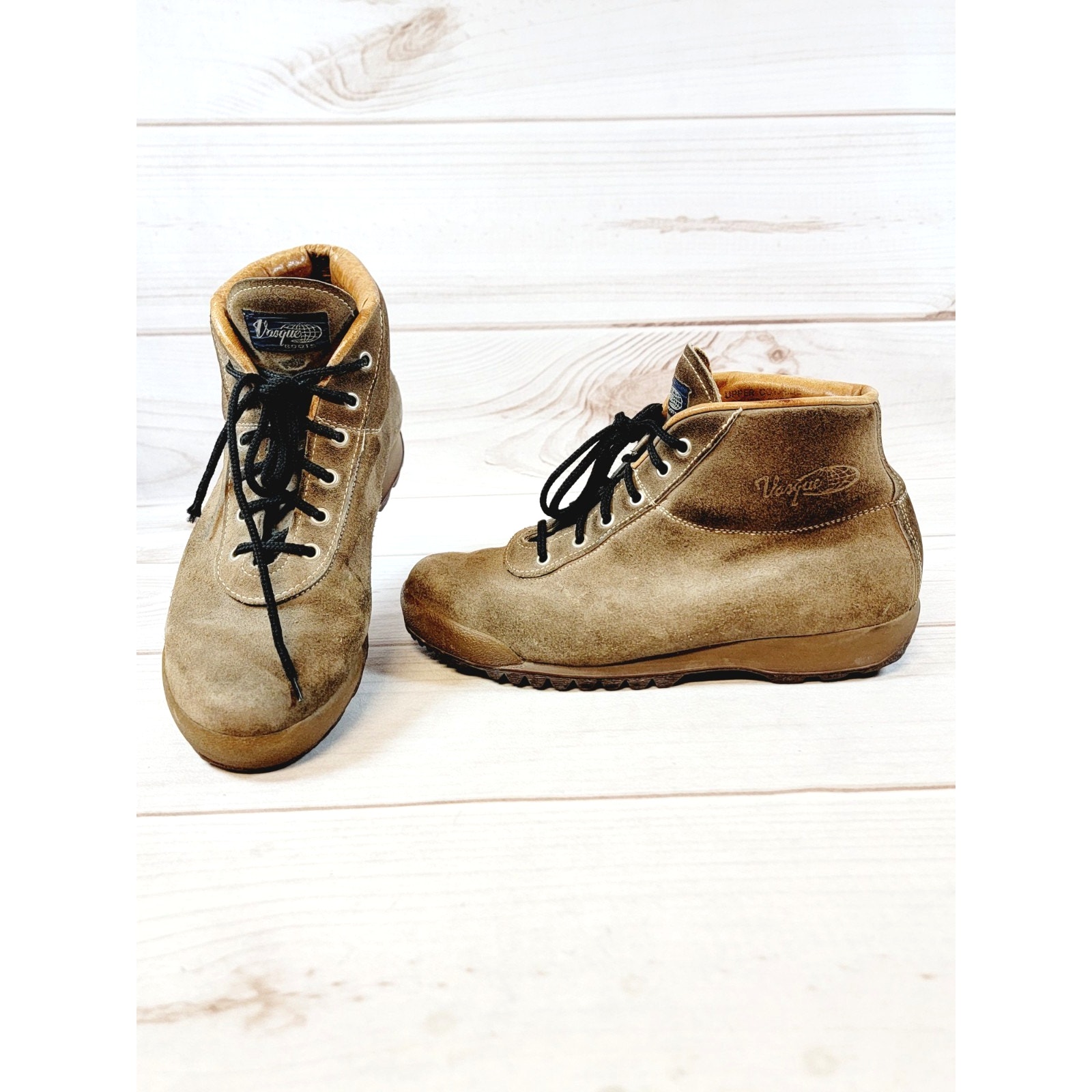 Vintage Vasque Boots Mens 9.5M Brown Suede Cow Hide Leather Hiking Italy 7545