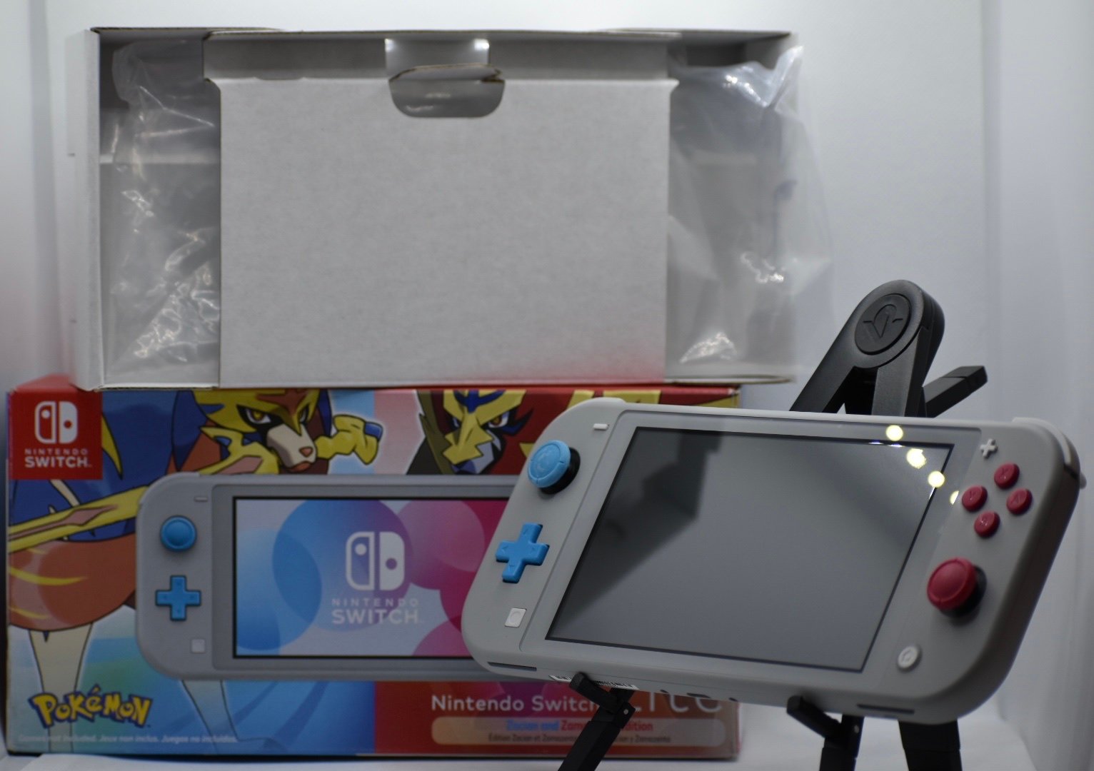 Nintendo Switch Lite Zacian and Zamazenta Edition