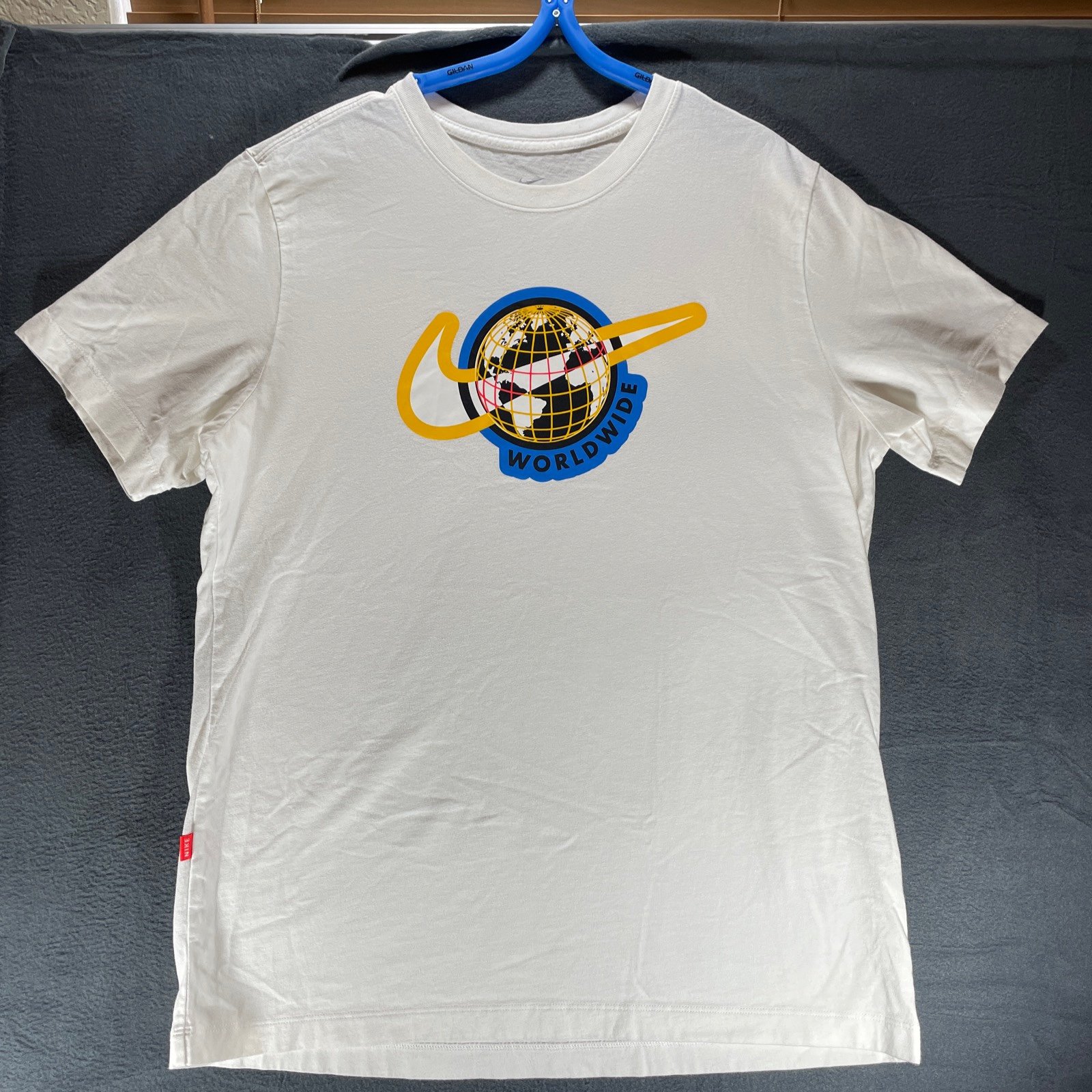 AUTHENTIC NIKE AIR WORLDWIDE T SHIRT CW0386-100 SIZE L LARGE WHITE CENTER LOGO