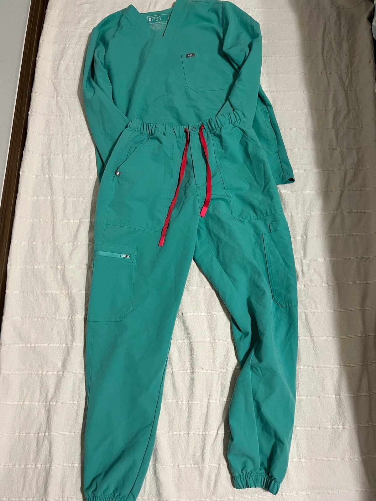Figs Med top, small pant