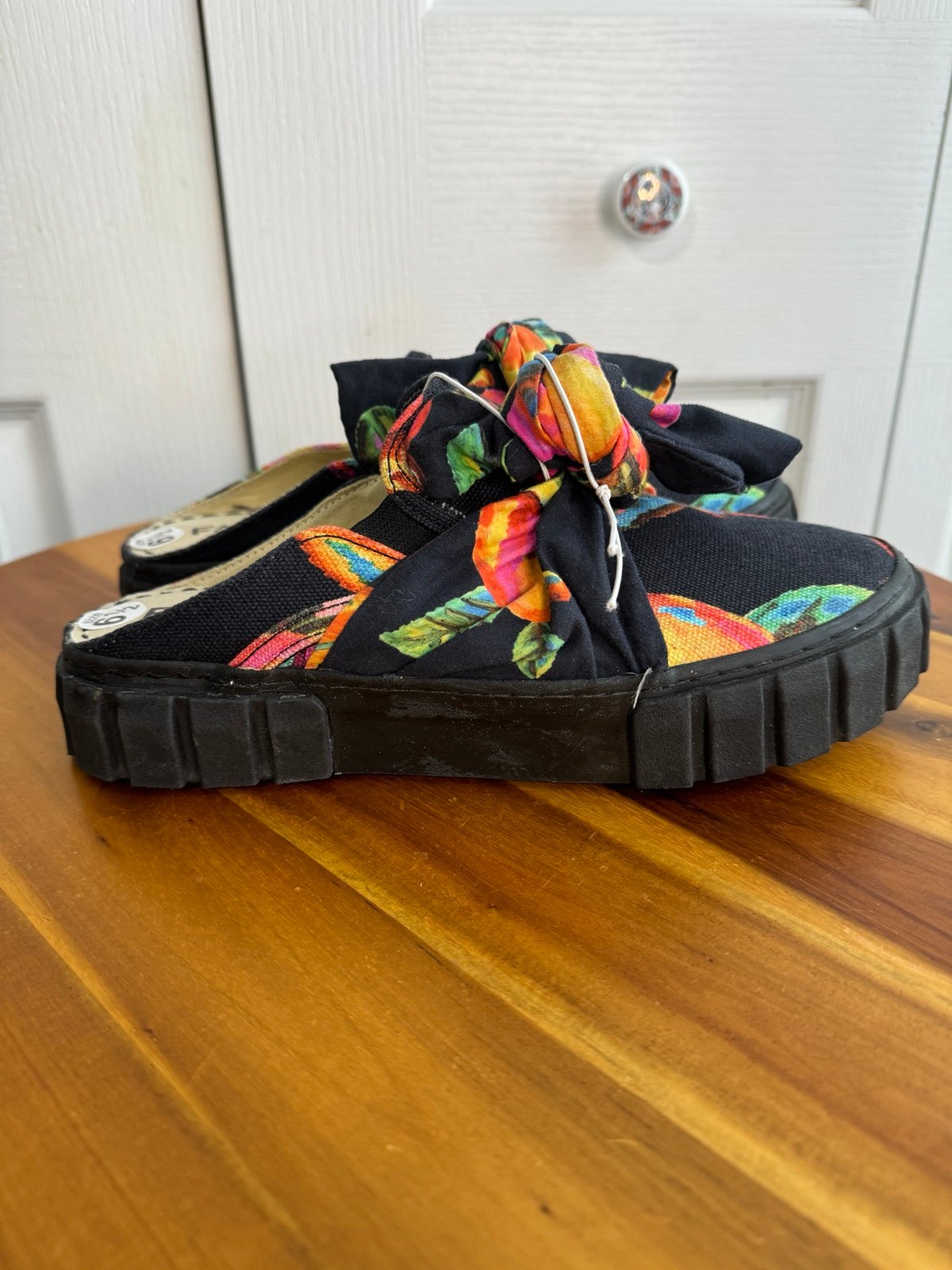 Farm Rio cashew black platform slip on mules size 6.5