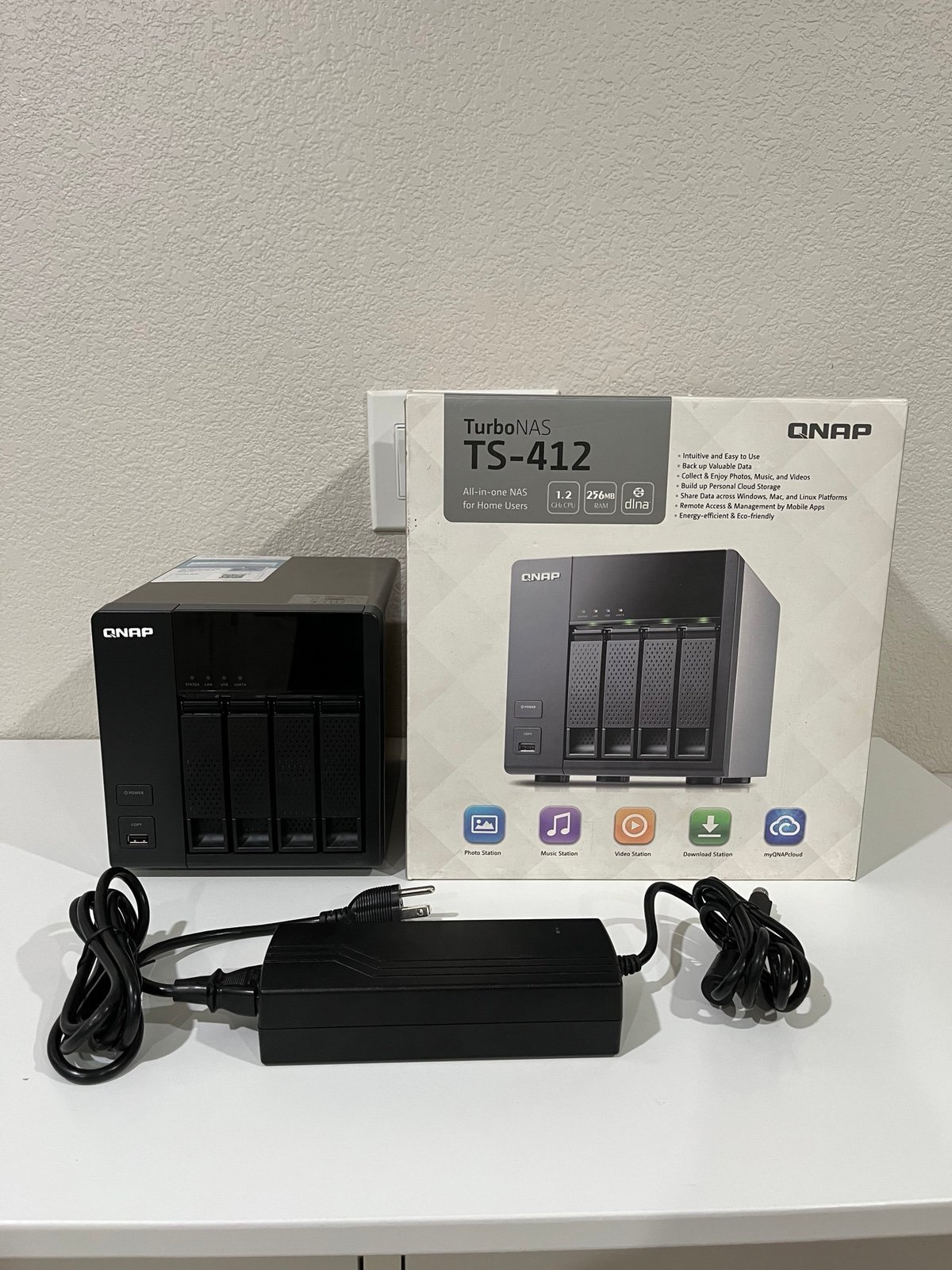 QNAP 4 Bay Desktop NAS TS-412. Diskless.