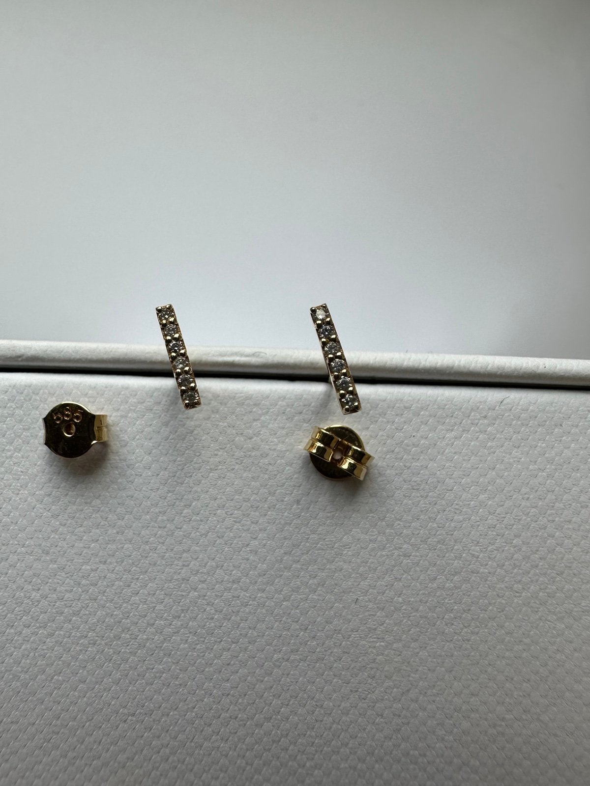 Diamond Bar Stud Earring in 14k Solid Gold