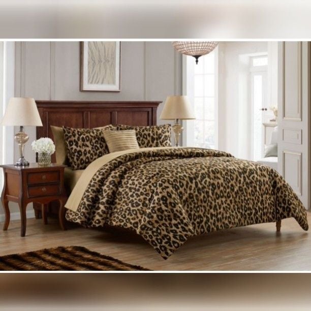 Queen cheetah comforter