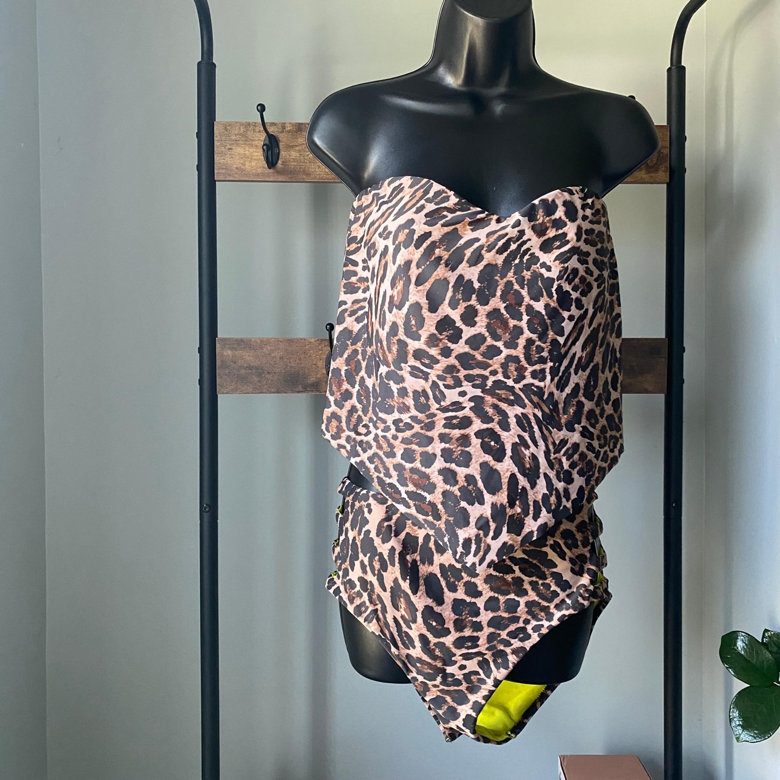 BAR III Beach Cheetah Handkerchief-Hem Tankini Top & cutout Bikini Bottom size M