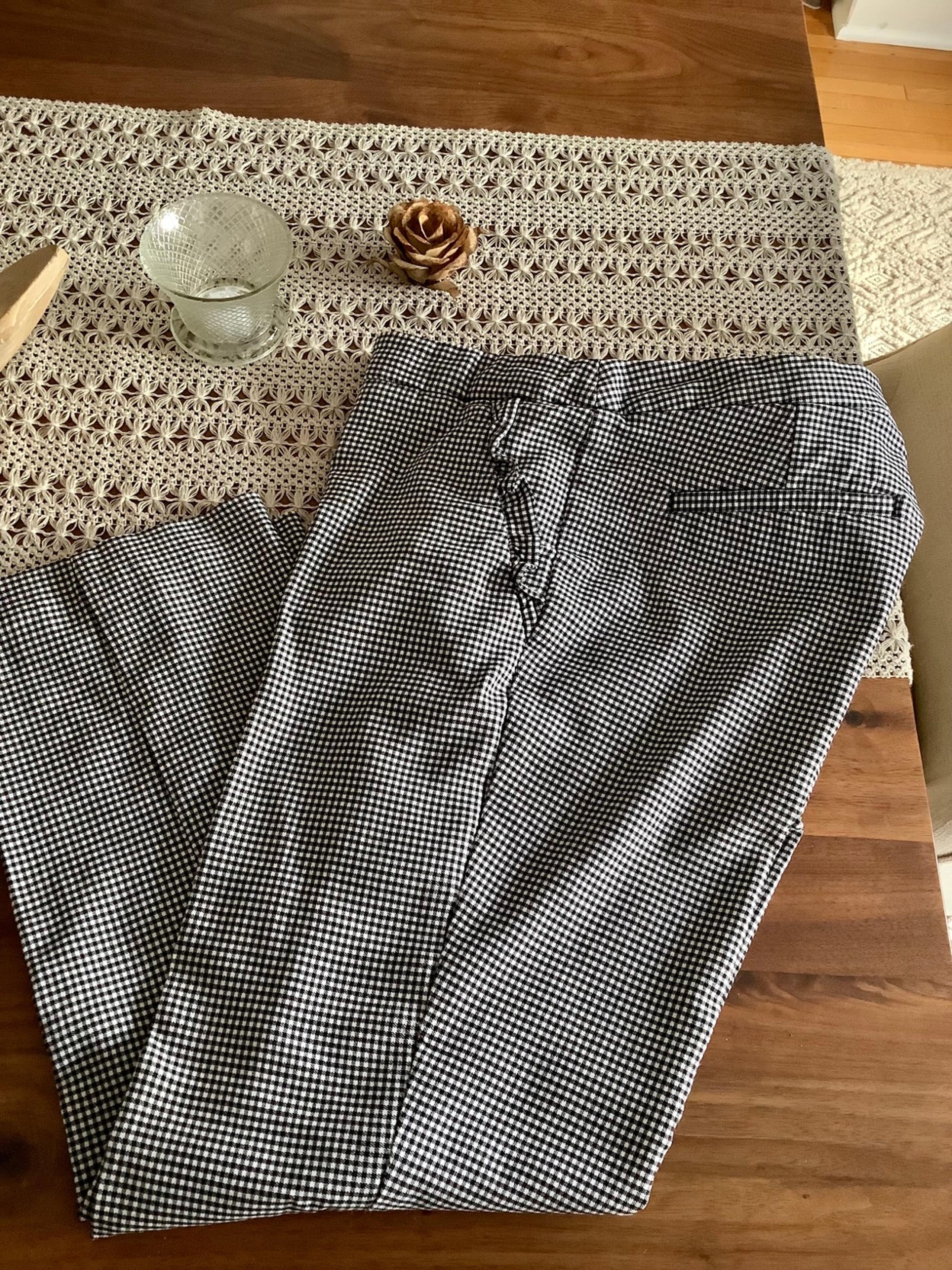 Cynthia Rowley, black and white checked capris size 8
