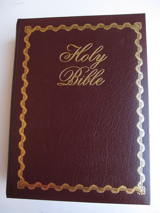 Vintage 2002 Thomas Kinkade Family Bible NKJV Red Letter Edition Leather Cover