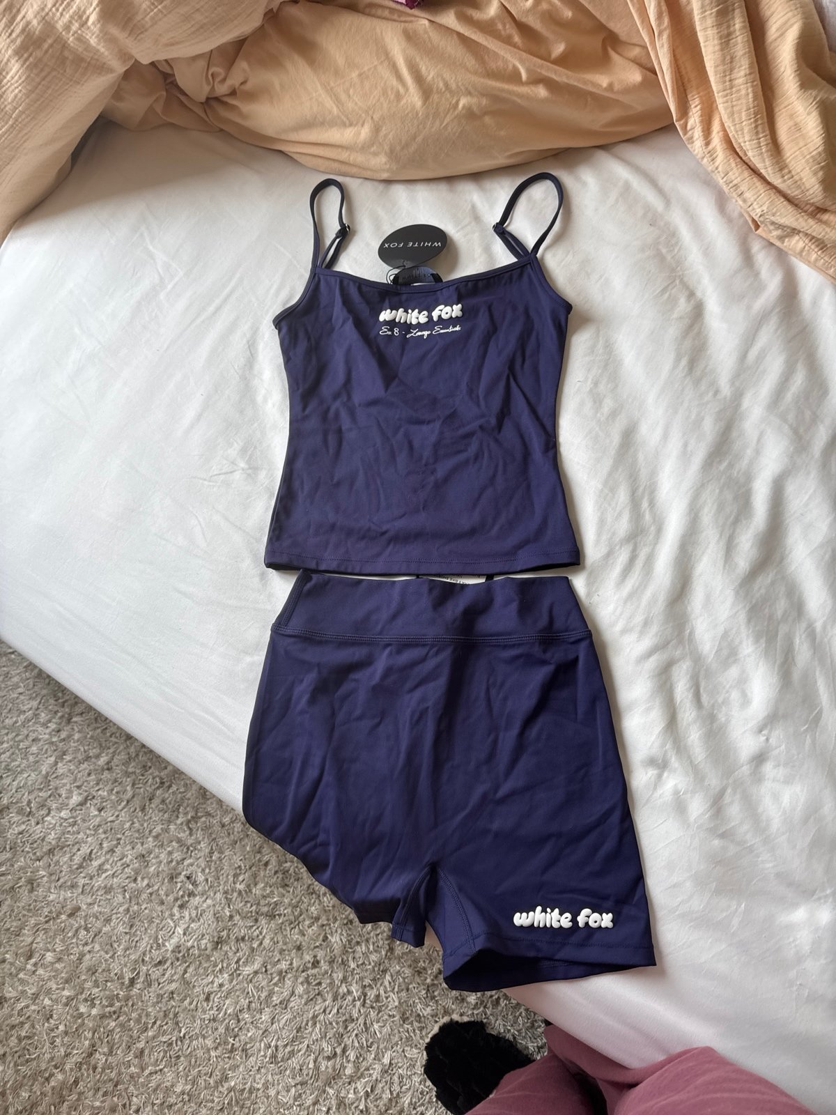 white fox active set