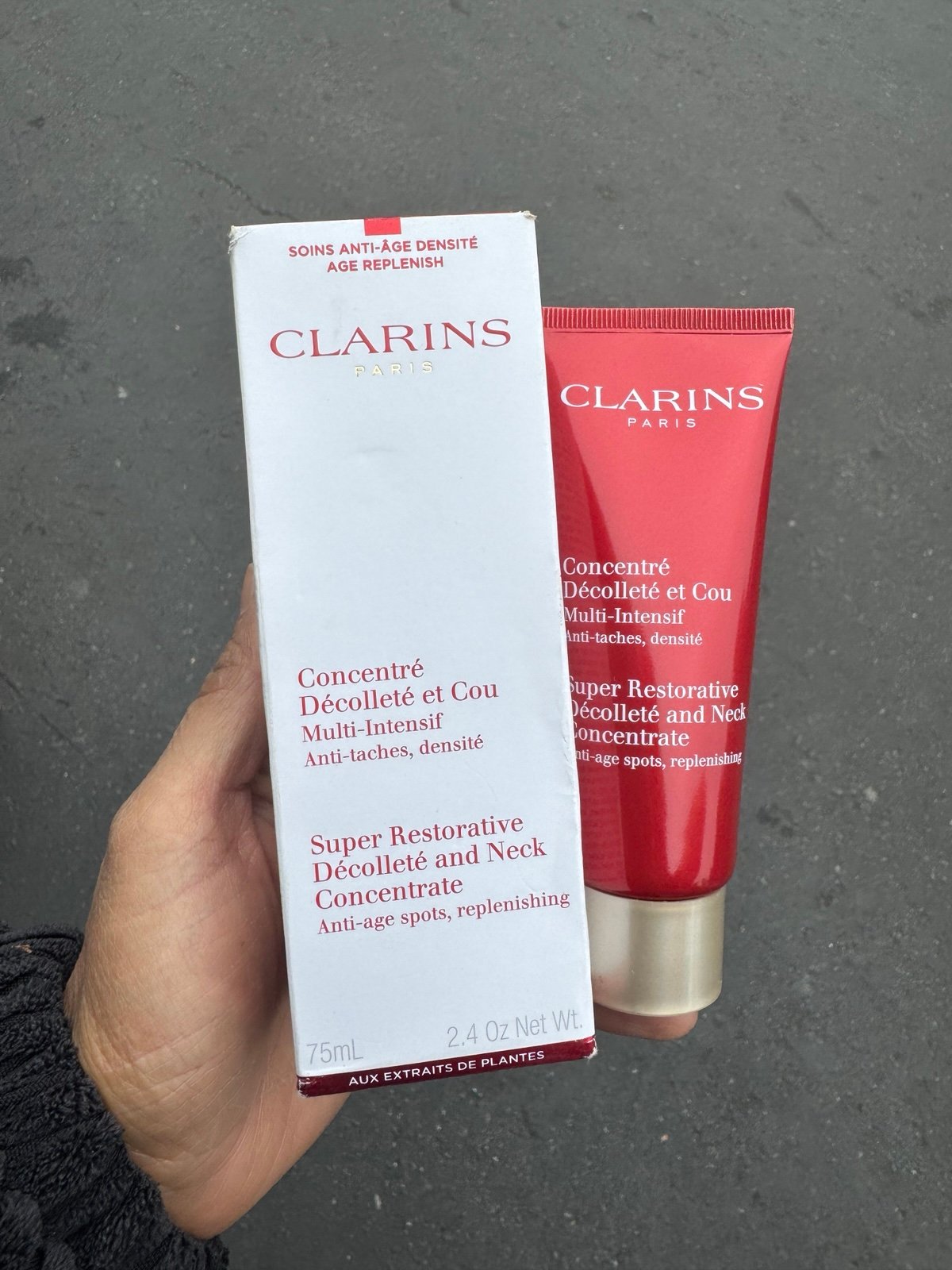 Clarins Super Restorative Décolleté And Neck Concetrate