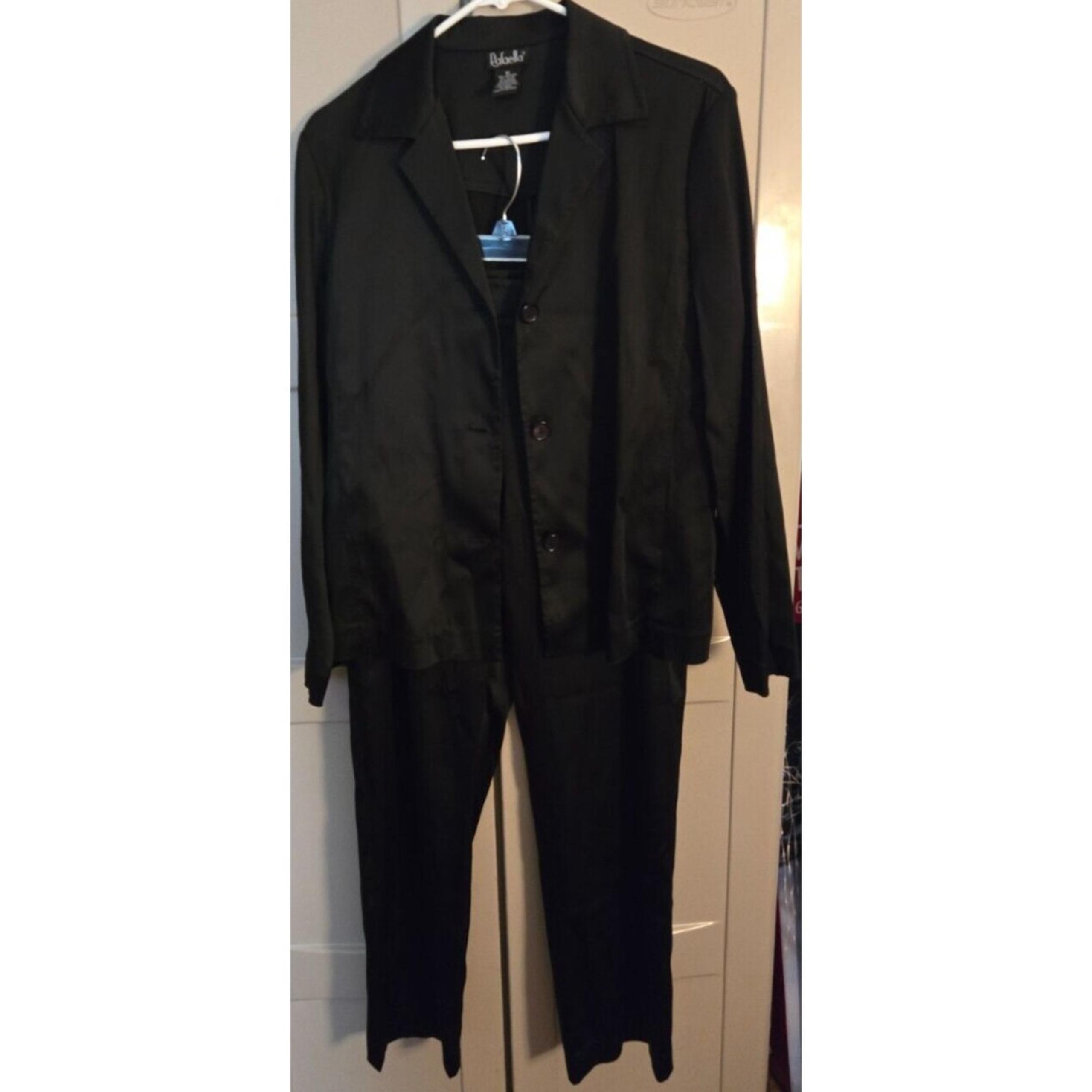 Rafaella Black 2 Piece Suit Set Womens Pants Size 6 Blazer  Size 10 Silky Light