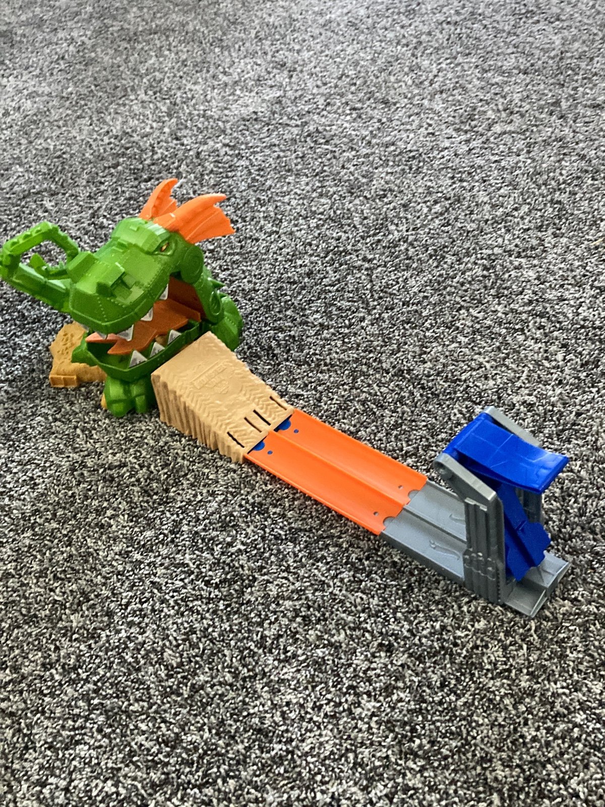 Hot Wheels Monster Jam Dragon Arena Attack Playset