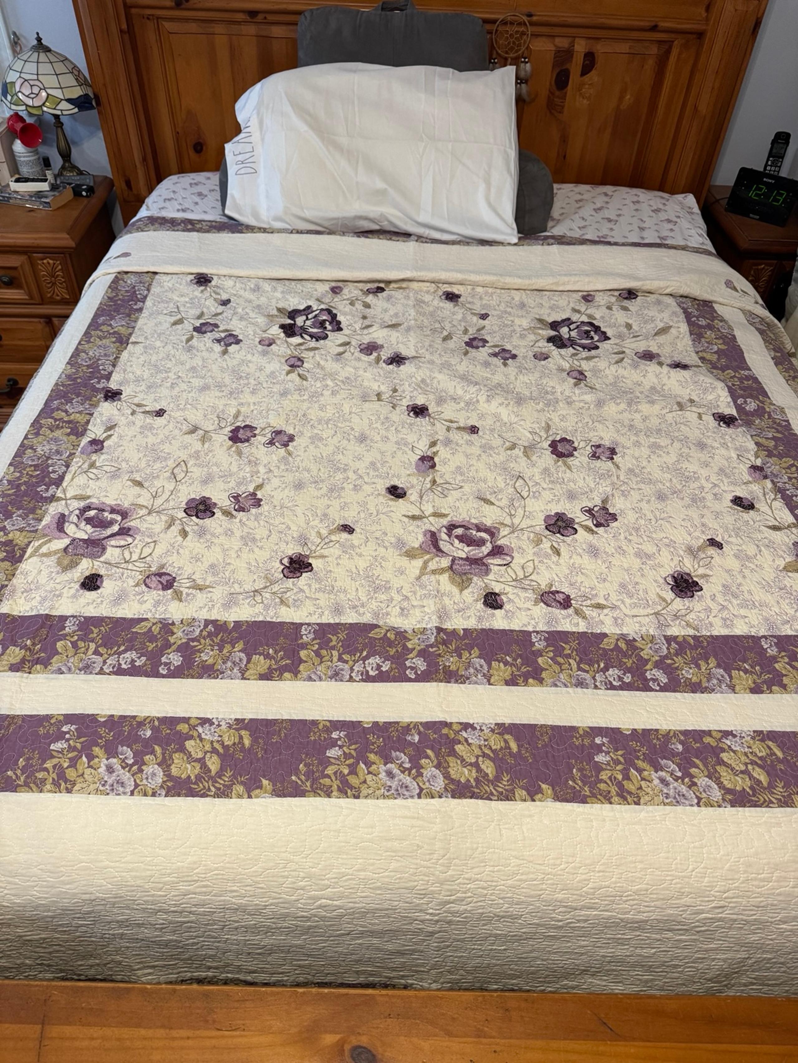 Better Homes & Gardens Purple Blossoms Full/Queen Size Quilt EUC