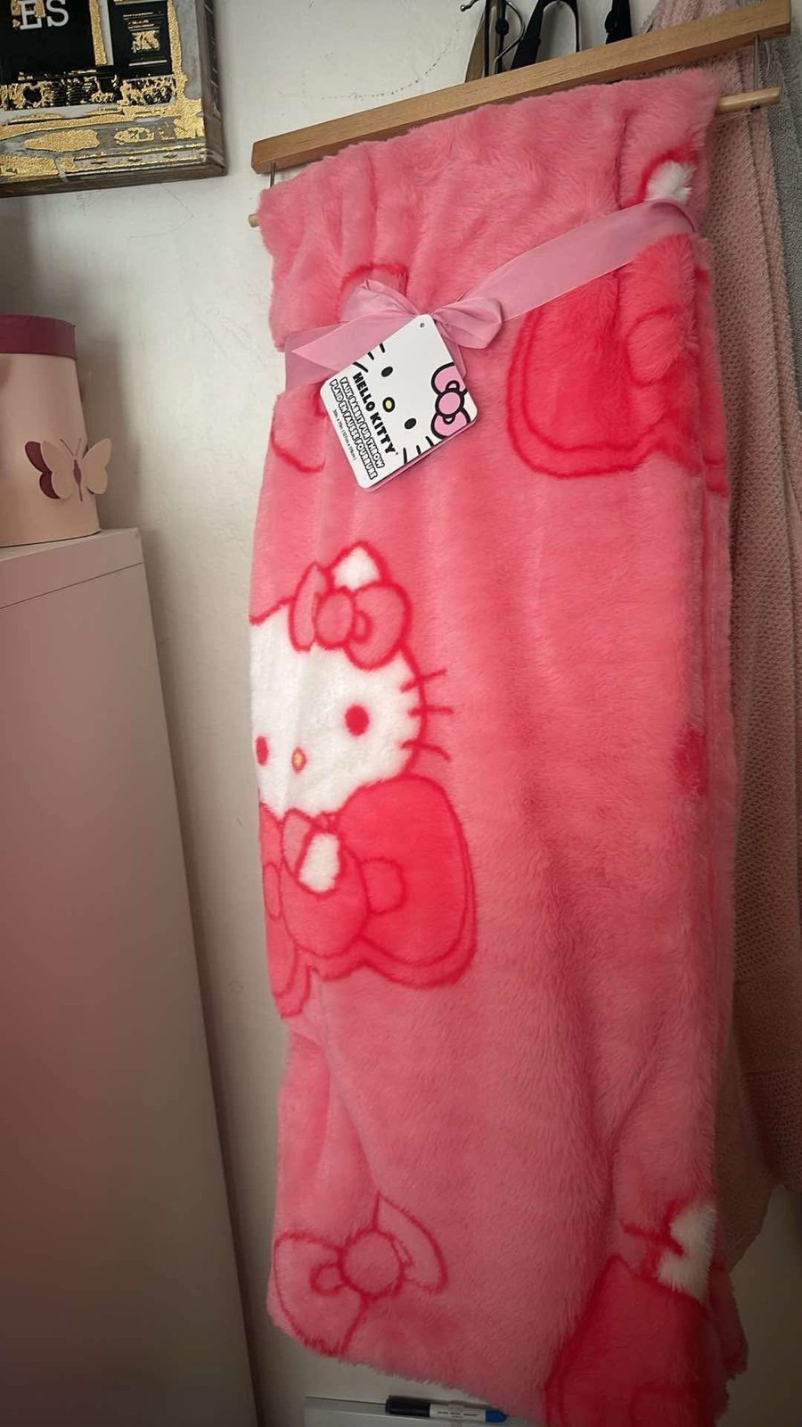 Hello Kitty bow blanket