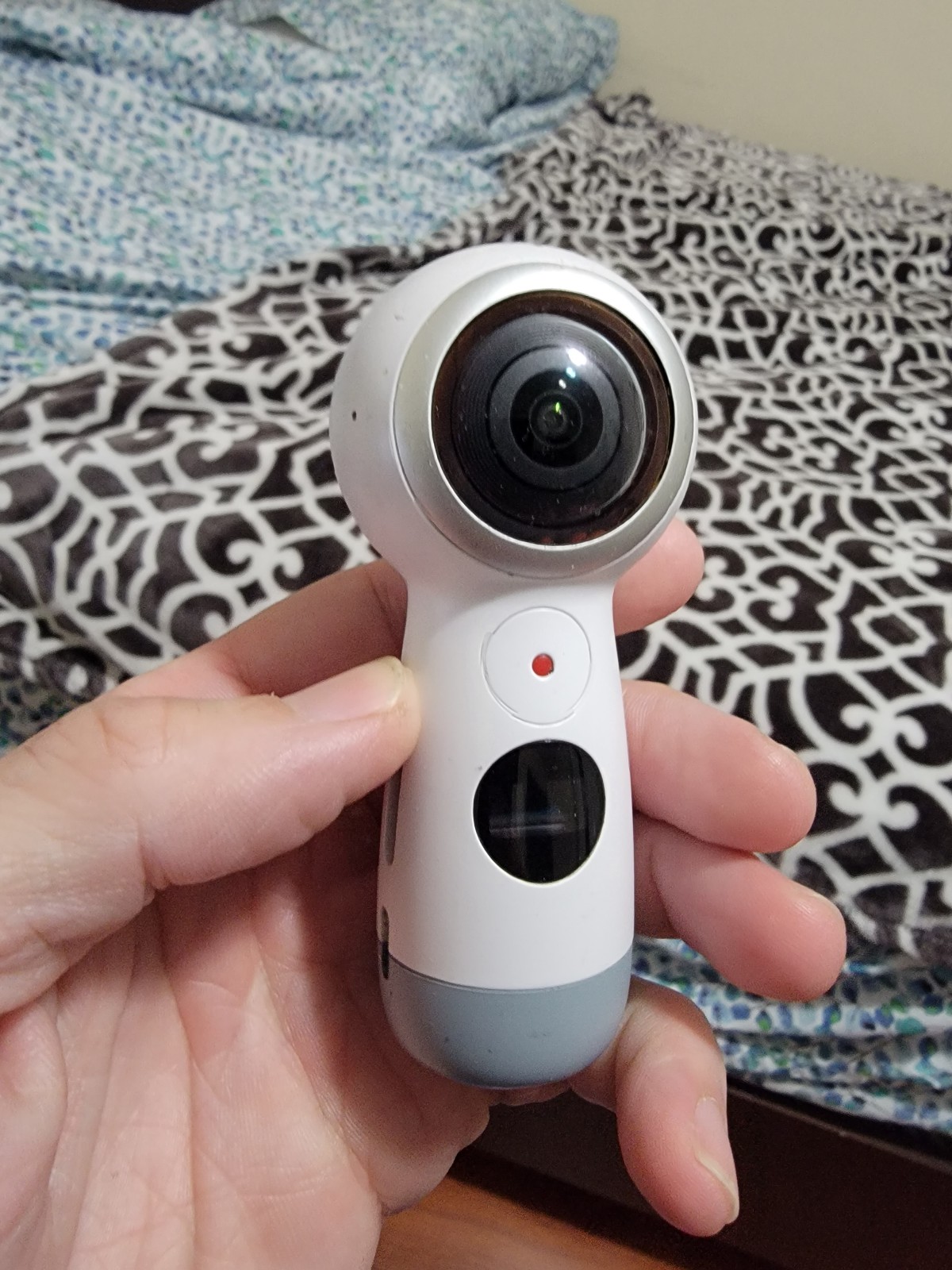 Samsung Gear 360 Spherical Cam 360° 4K Camera ‎SM-R210 portable camcorder