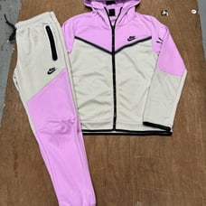Nike Tech medium