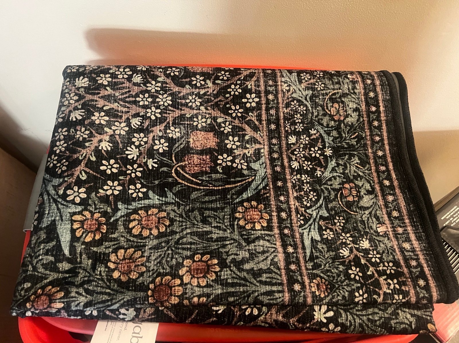5x7 Blackthorn Forest Green Rug