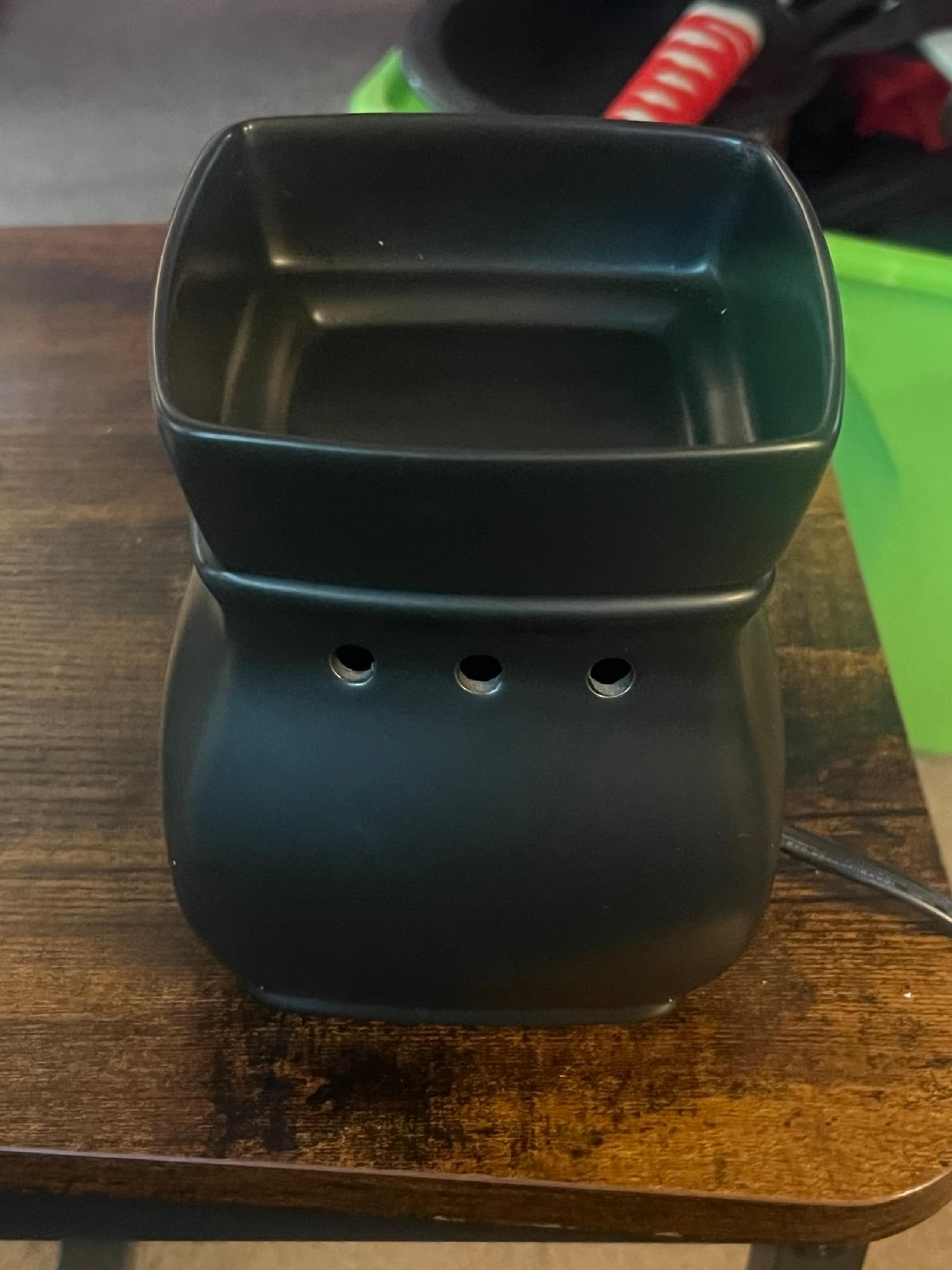 Scentsy CLASSIC SATIN BLACK Full Size Warmer DSW-SBLK RETIRED Preowned