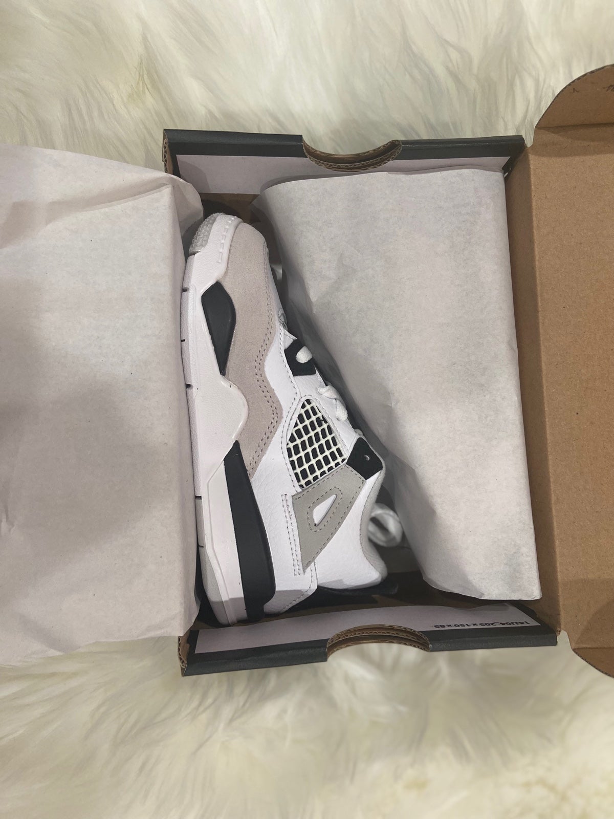 Jordan Retro 4 Military Black