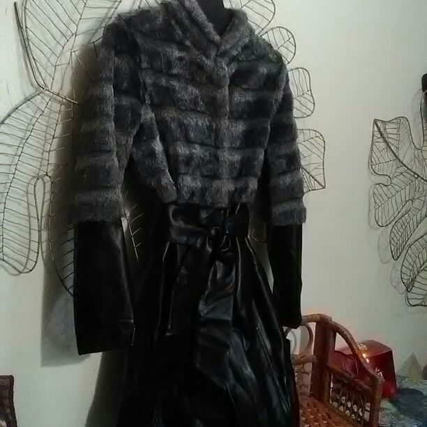 NeNe Leaks Faux Fur coat