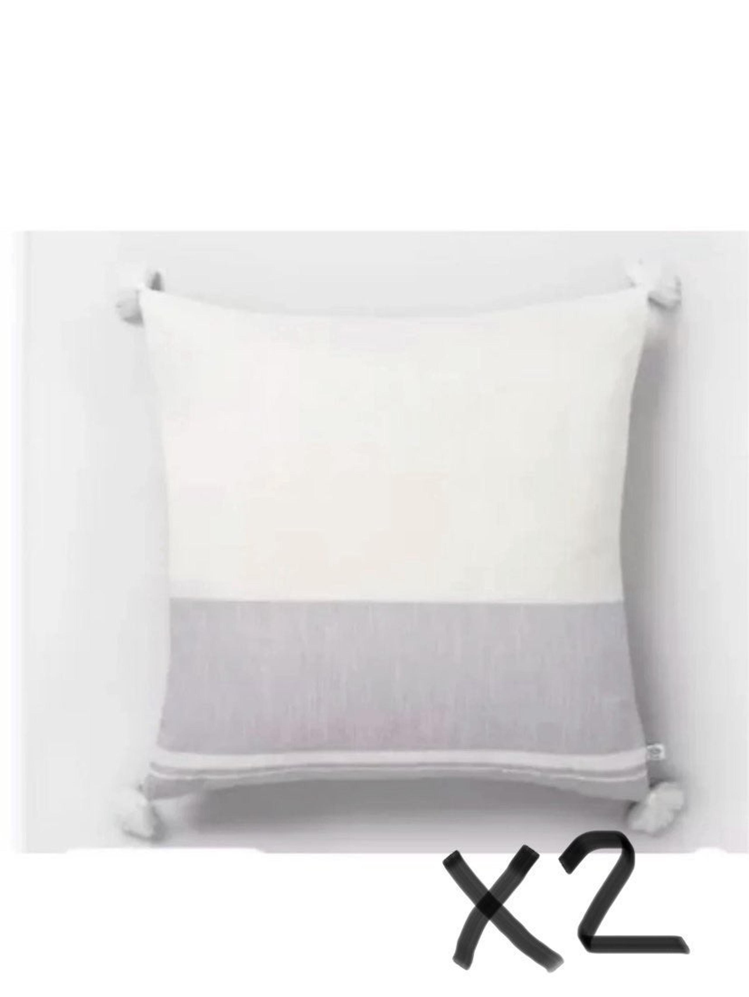 New Hearth and hand pillow set