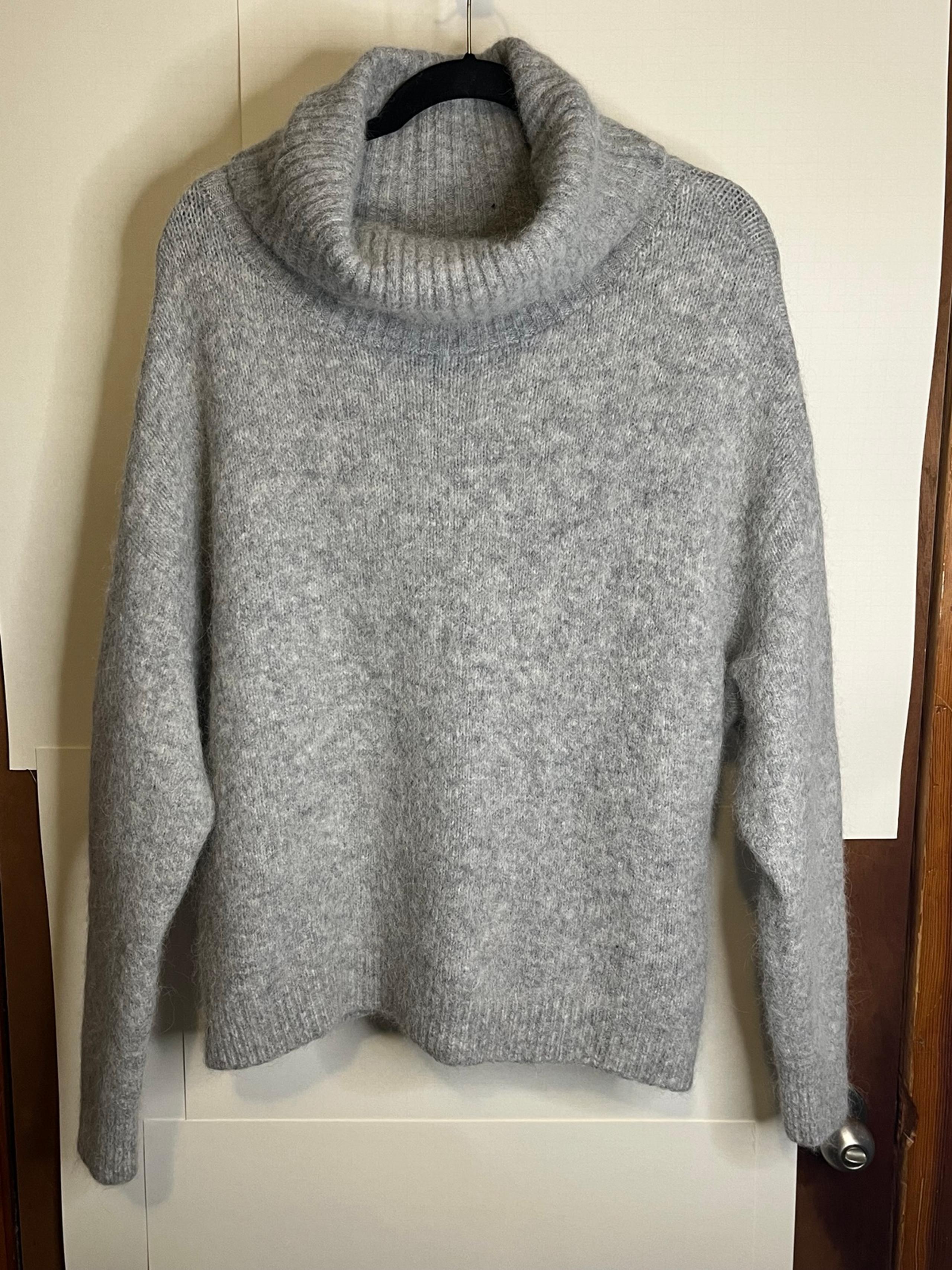 UGG RTW Women’s Sz XL Gray Lylah Rolled Neck Alpaca Wool Blend Sweater