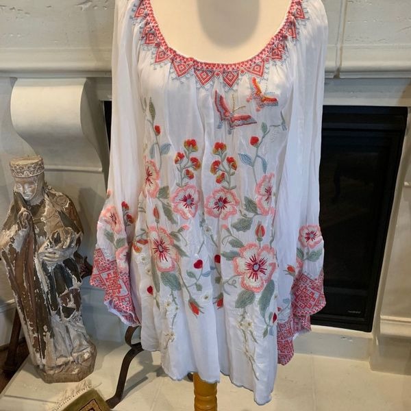 Johnny Was Off White, Coral, and Green Rayon Grace Floral Top. Size Small. NWT