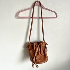 Frye NWT Nora Knotted Bucket in Beige