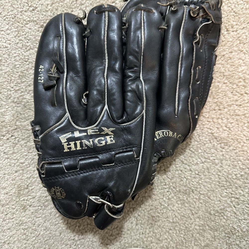 Spaulding Competition Series Lloyd Moseby Black Leather RHT Glove Aeroback 42127