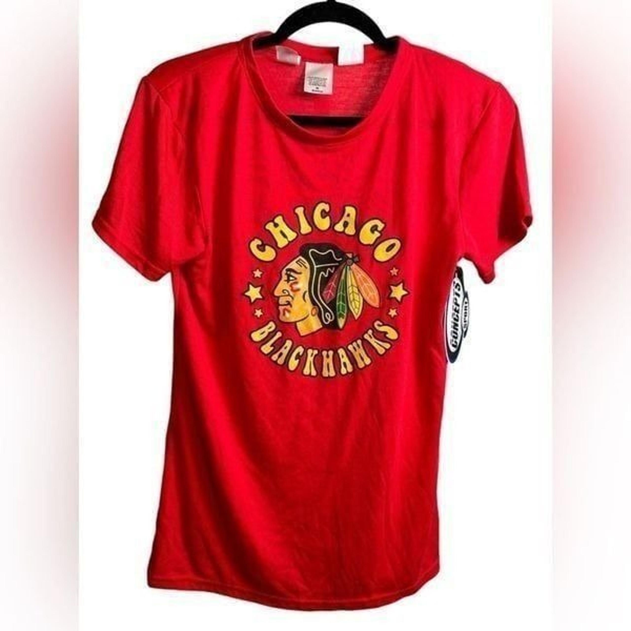 NWT NHL Women’s Red Short Sleeve Tee Shirt Chicago Blackhawks - Size M