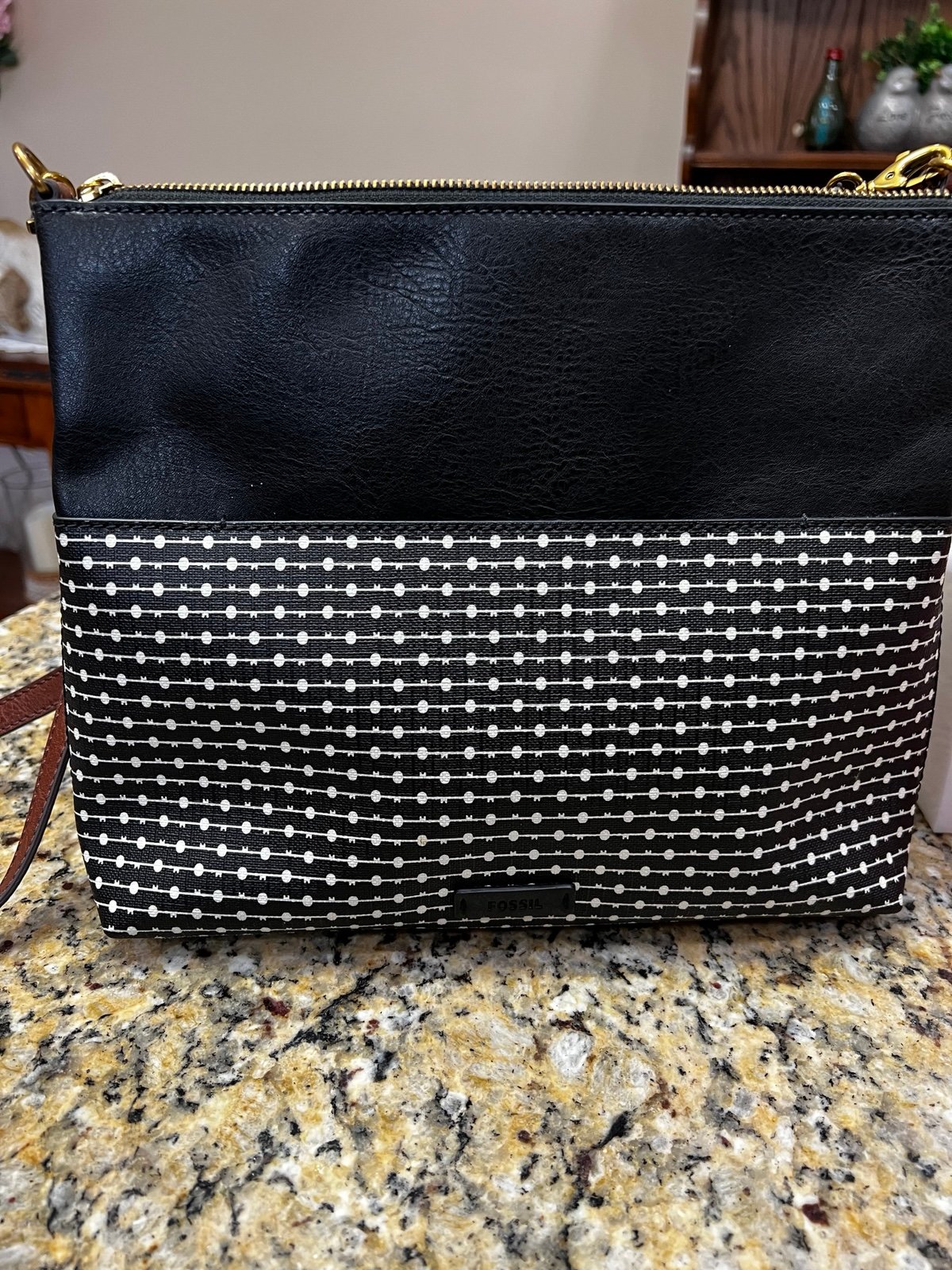Fossil Crossbody purse – measures 10 x 11 x 2 1/2