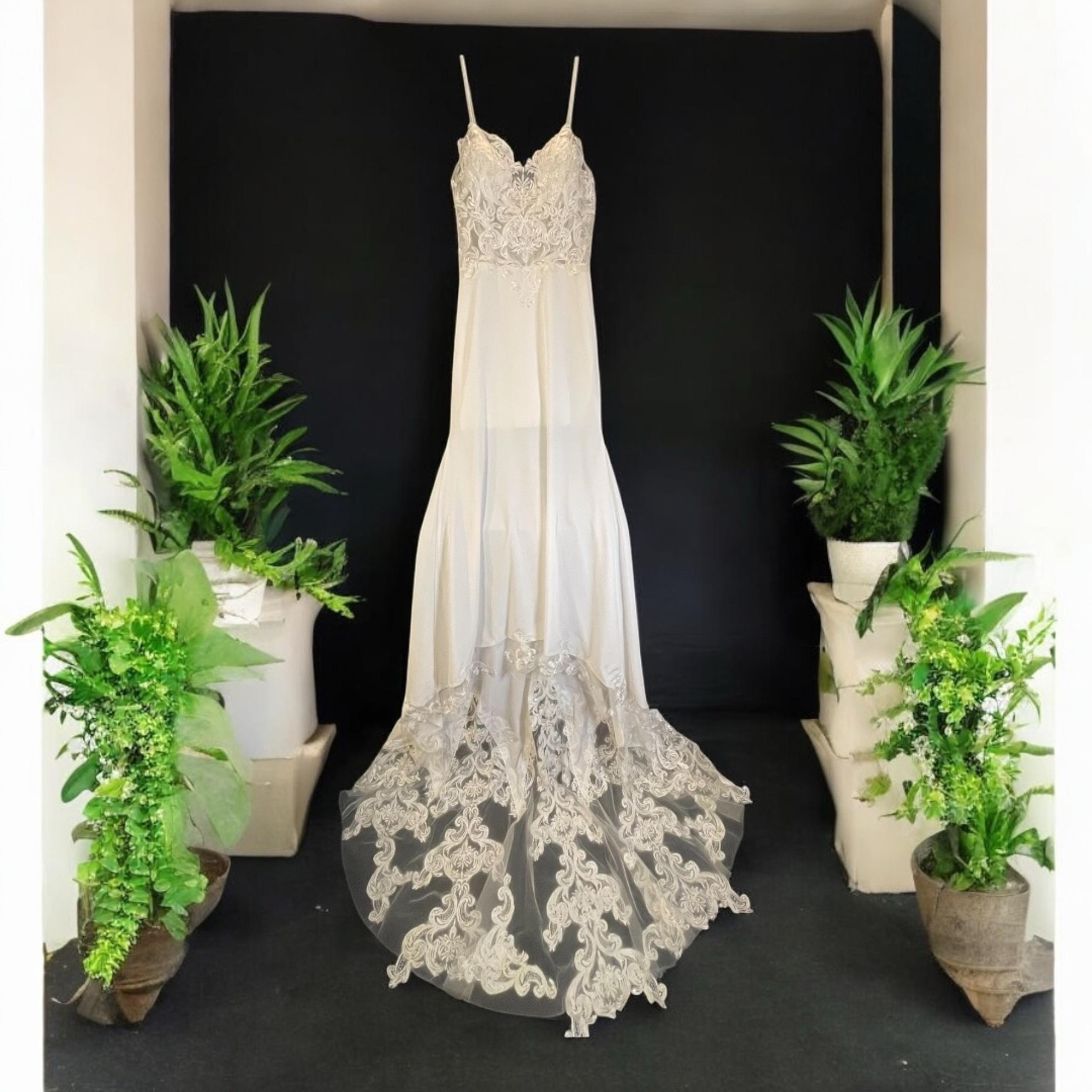 Elegant Wedding Dress, White, Lace, Size 6