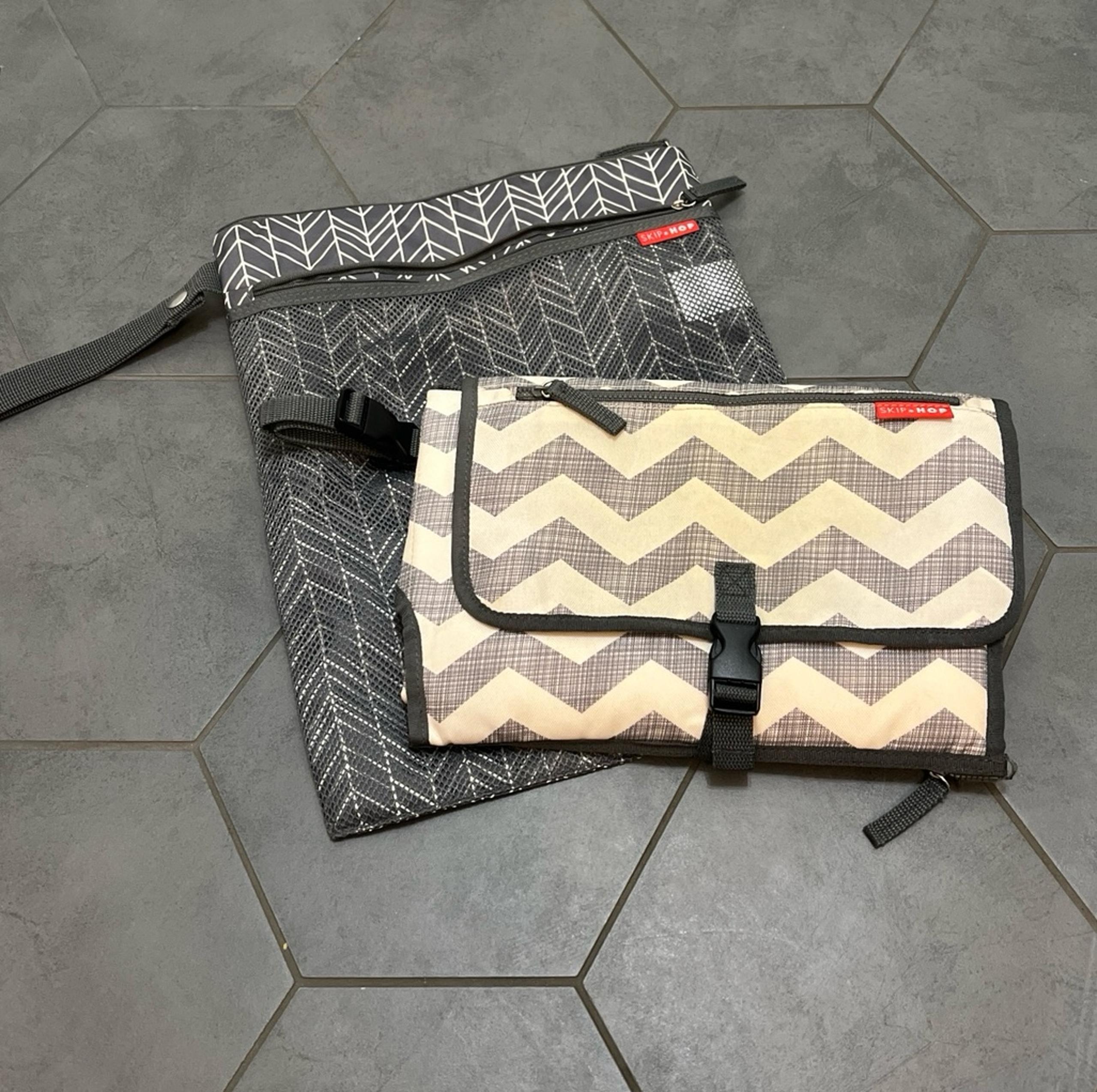 Skip Hop Portable Diaper Changing Pad Station and Wet Dry Bag - Chevron