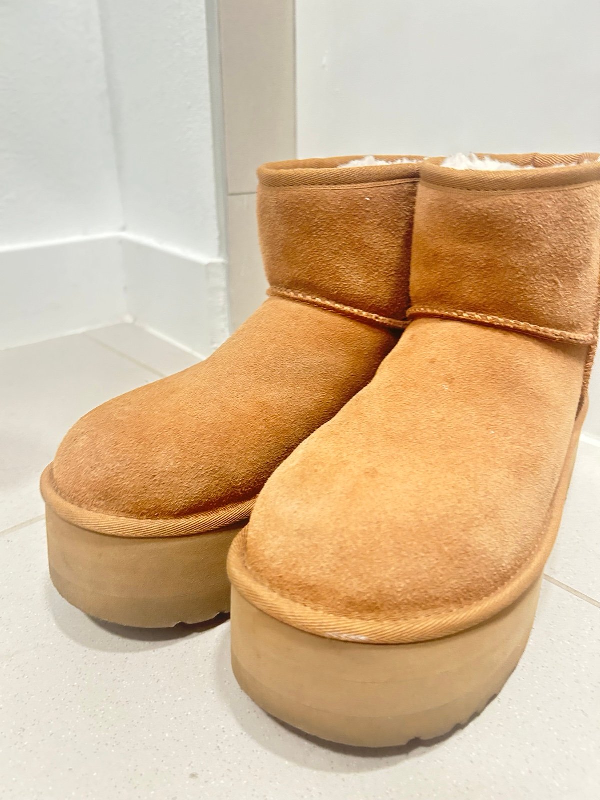 UGG mini platform chestnut
