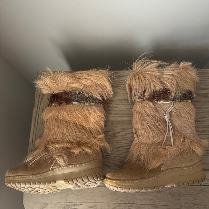 BearPaw Womens Boots Sz 7 KOLA Calf Sheep Skin Goat Fur Feathers Brown Mid-Calf