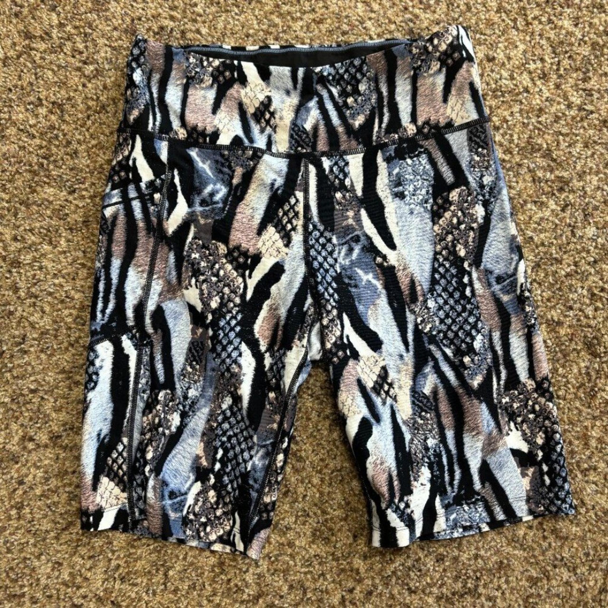NWOT: Calvin Klein Compression Shorts - Women's Size L - 1934