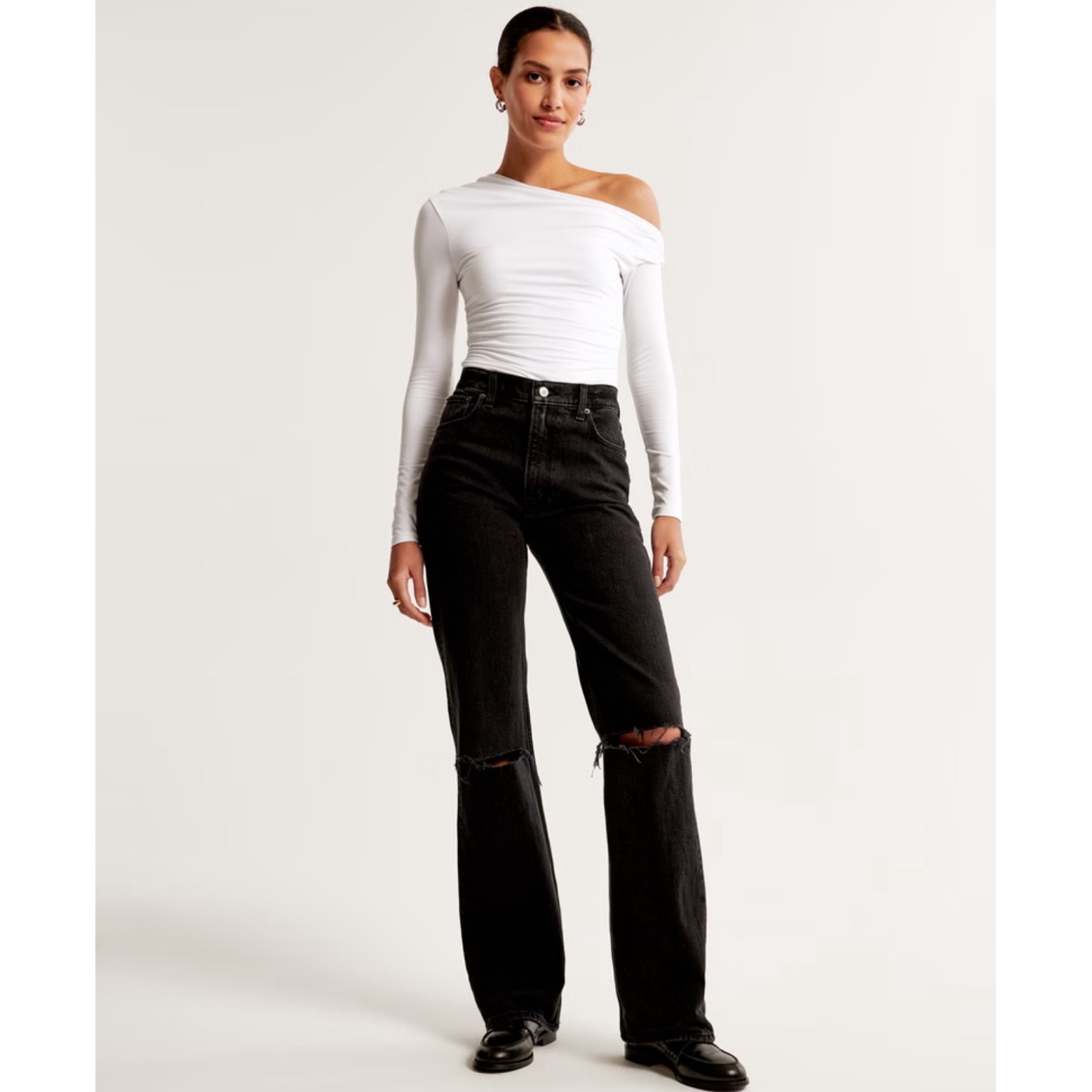 Abercrombie and Fitch Ultra High Rise 90s Relaxed Jeans in Black Destroy size 27