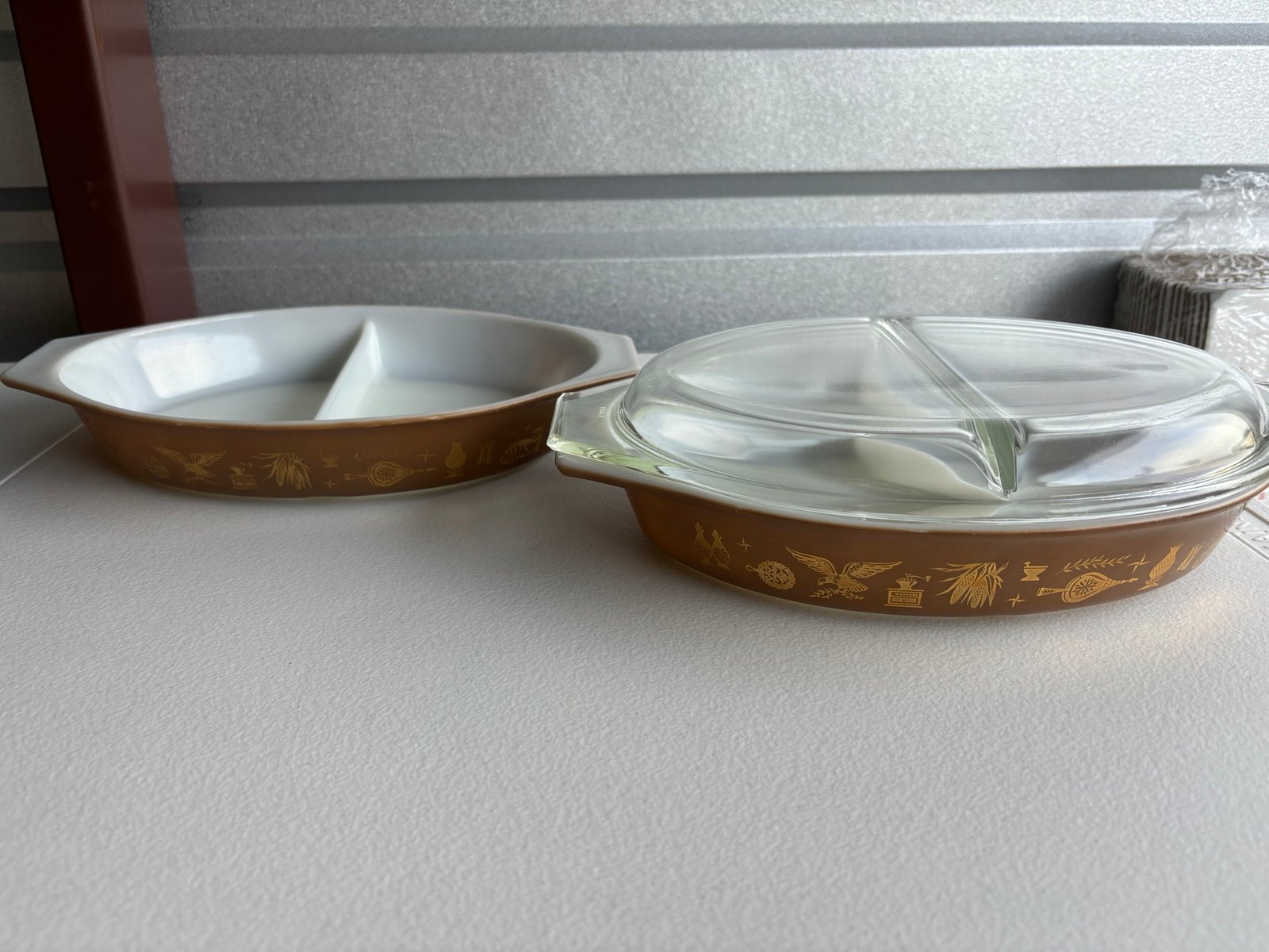Pyrex Casserole Dish 1 1/2 Quart Brown Gold Divided W/Lid Early American Vintage