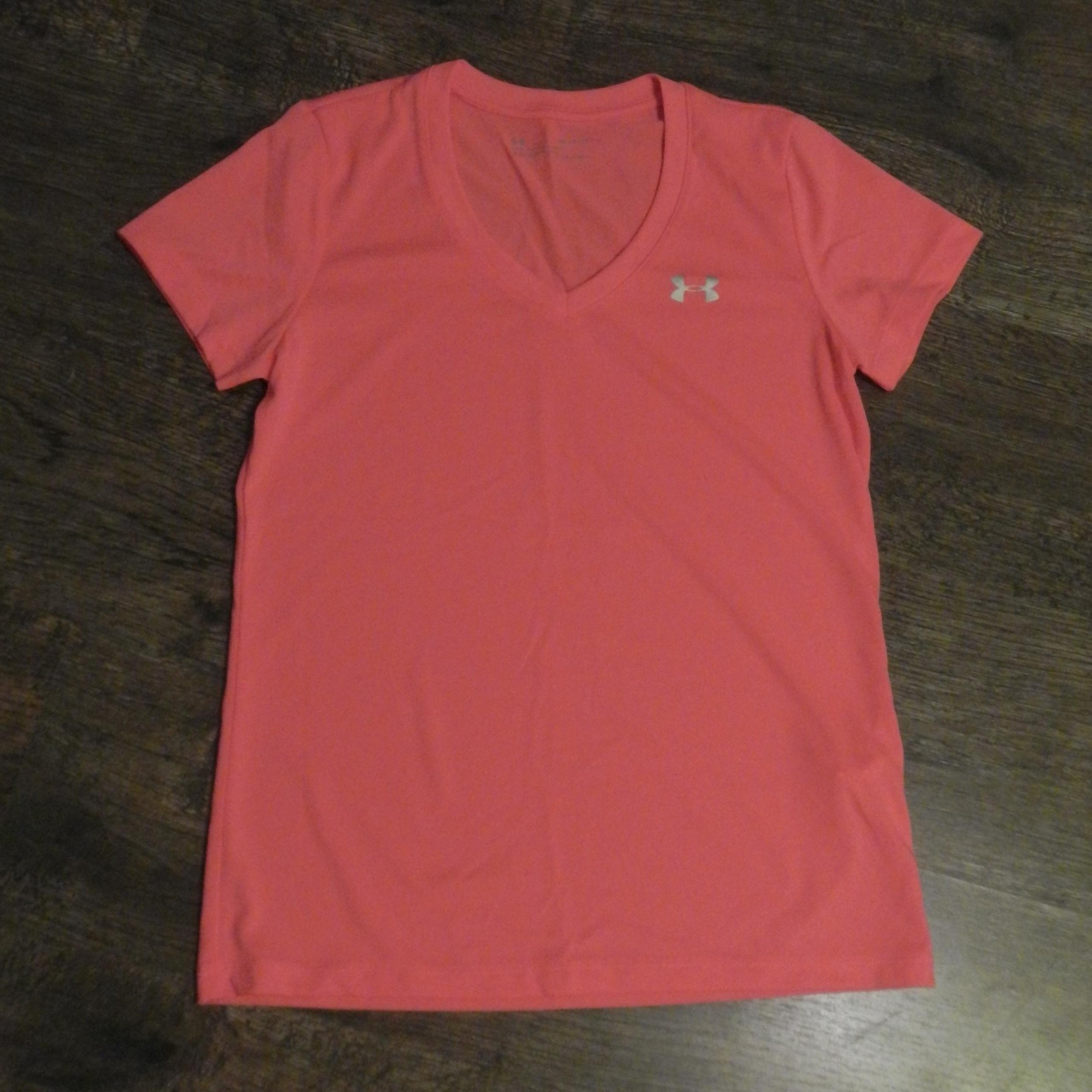 Under Armour Women's V-Neck Tech T-Shirt Athletic Activewear Top