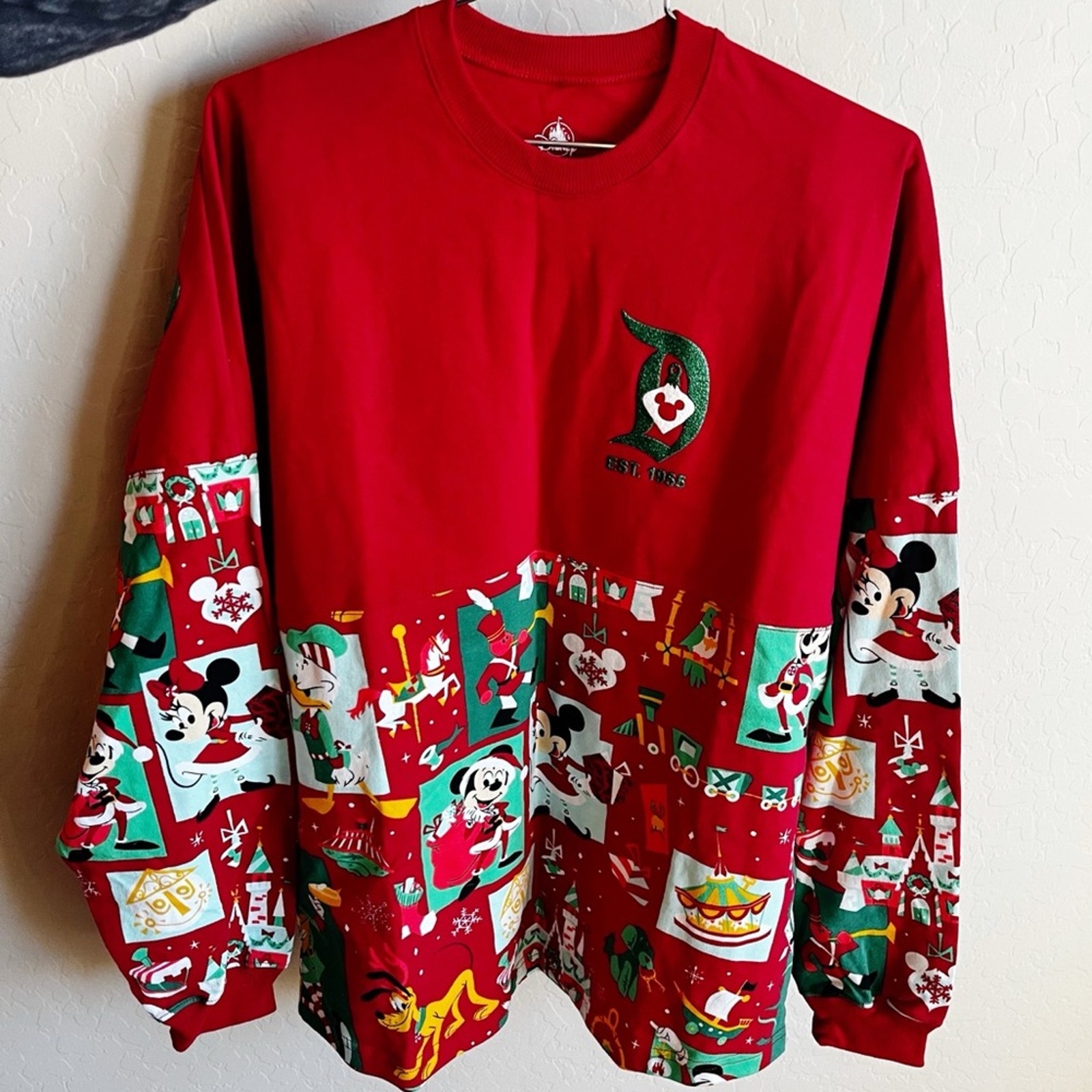NEW 2020 Disney Spirit Jersey Christmas Holiday Disneyland Resort shirt Medium M