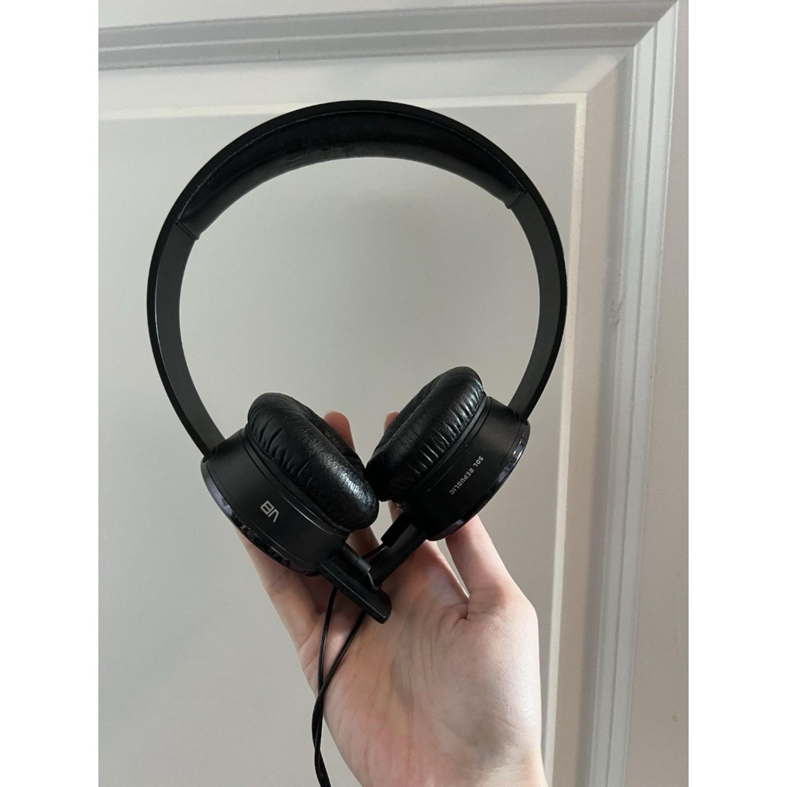 SOL Republic Tracks Sound Engine"Headphones - Black- With Case