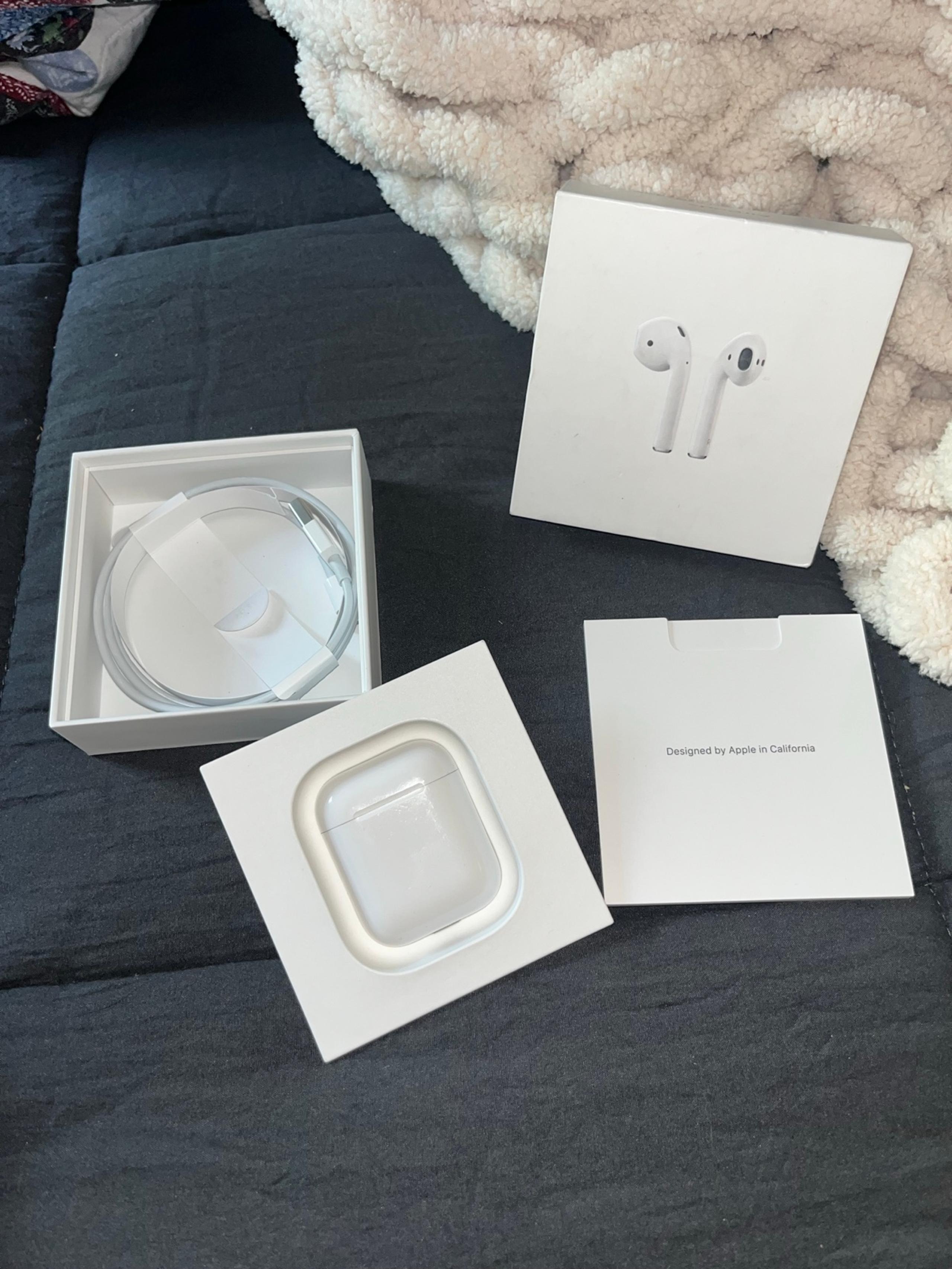 Apple AirPods (2nd Generation) Wireless Ear Buds, Bluetooth Headphones with Ligh