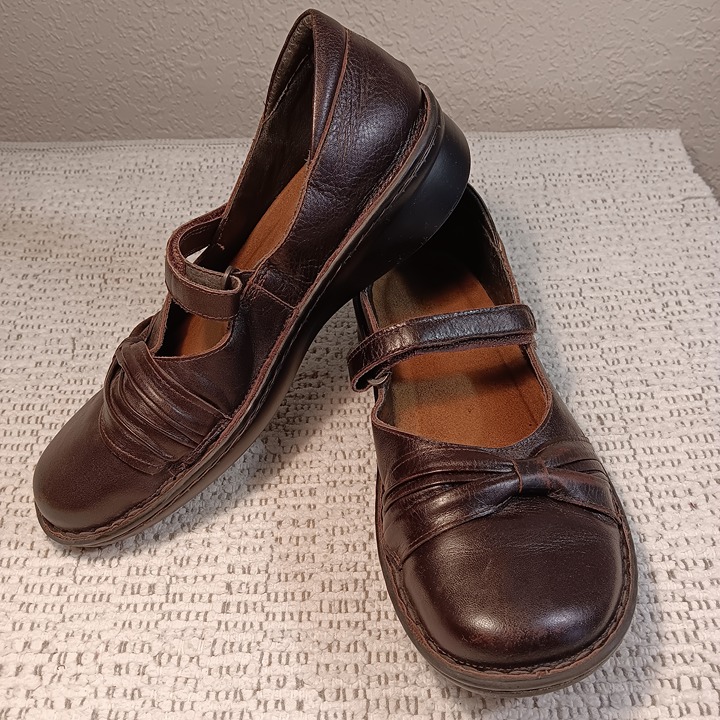 Naot women's leather adjustable Mary Jane comfort shoes sz 41 EU / 10 - 10.5 US