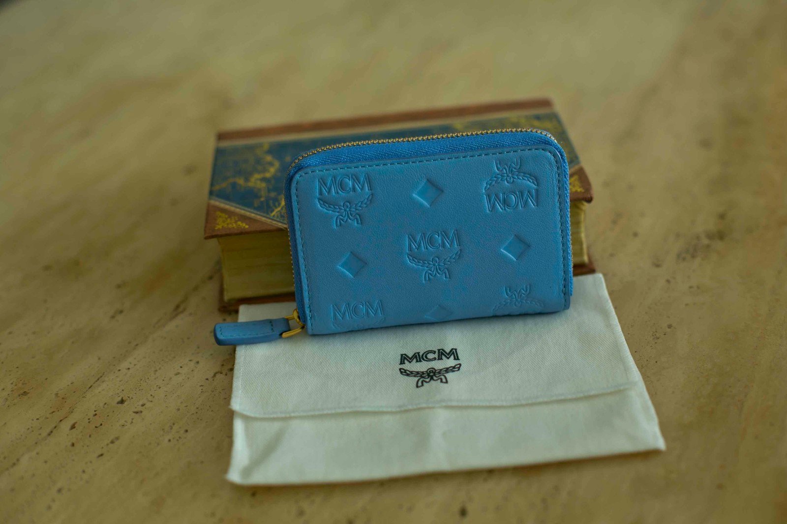 [MCM]★Aren Embossed Monogram Leather Zipper Wallet MCM] Aren Embossed Monogram Leather Zip Around Card Case