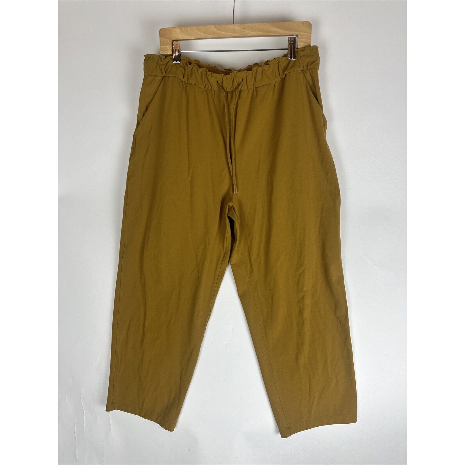 Lululemon On the Fly Pant Woven Fools Gold Drawstring Women’s Size 14 X 22.5 In