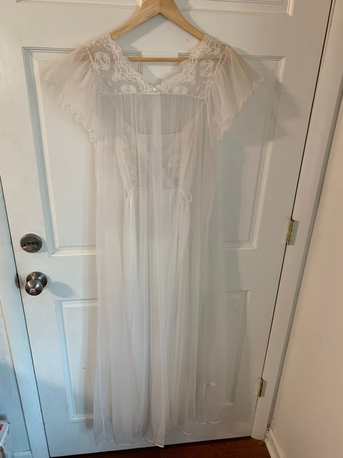 Vintage Gilead Ivory Lace Pegnoir Set Large