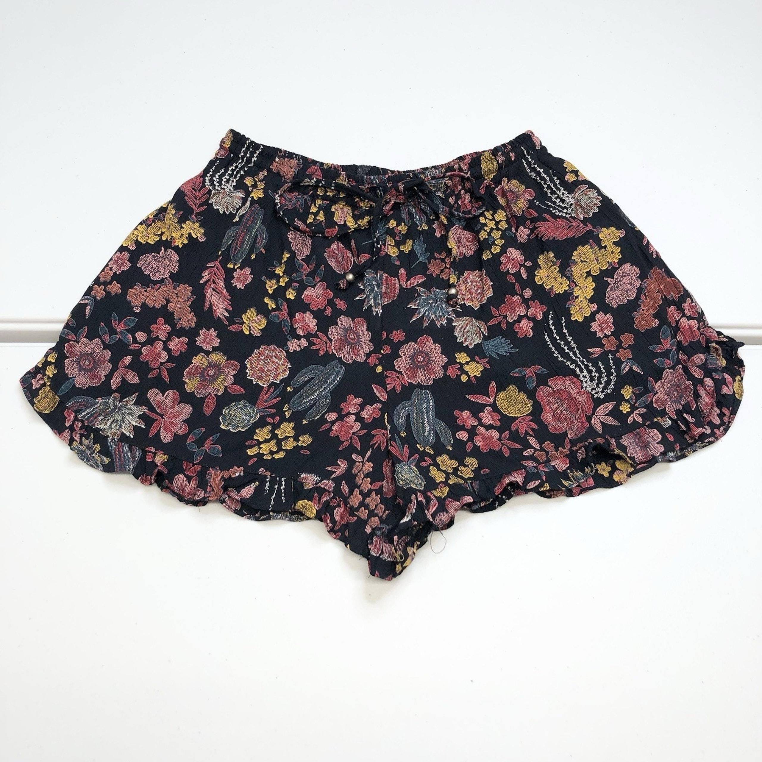 Angie Women’s Black Floral Cactus Shorts Pull On Boho Beachy Y2K Size M