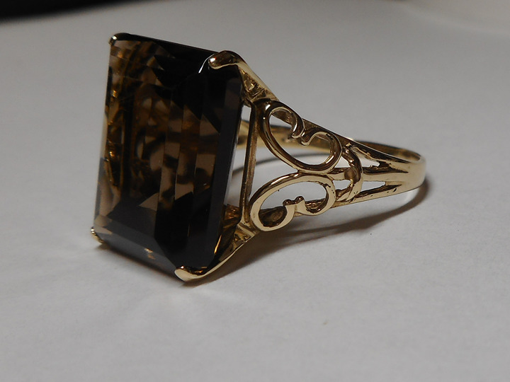 Ring 10k Butterfly Smokey Quartz Gemstone Size 8