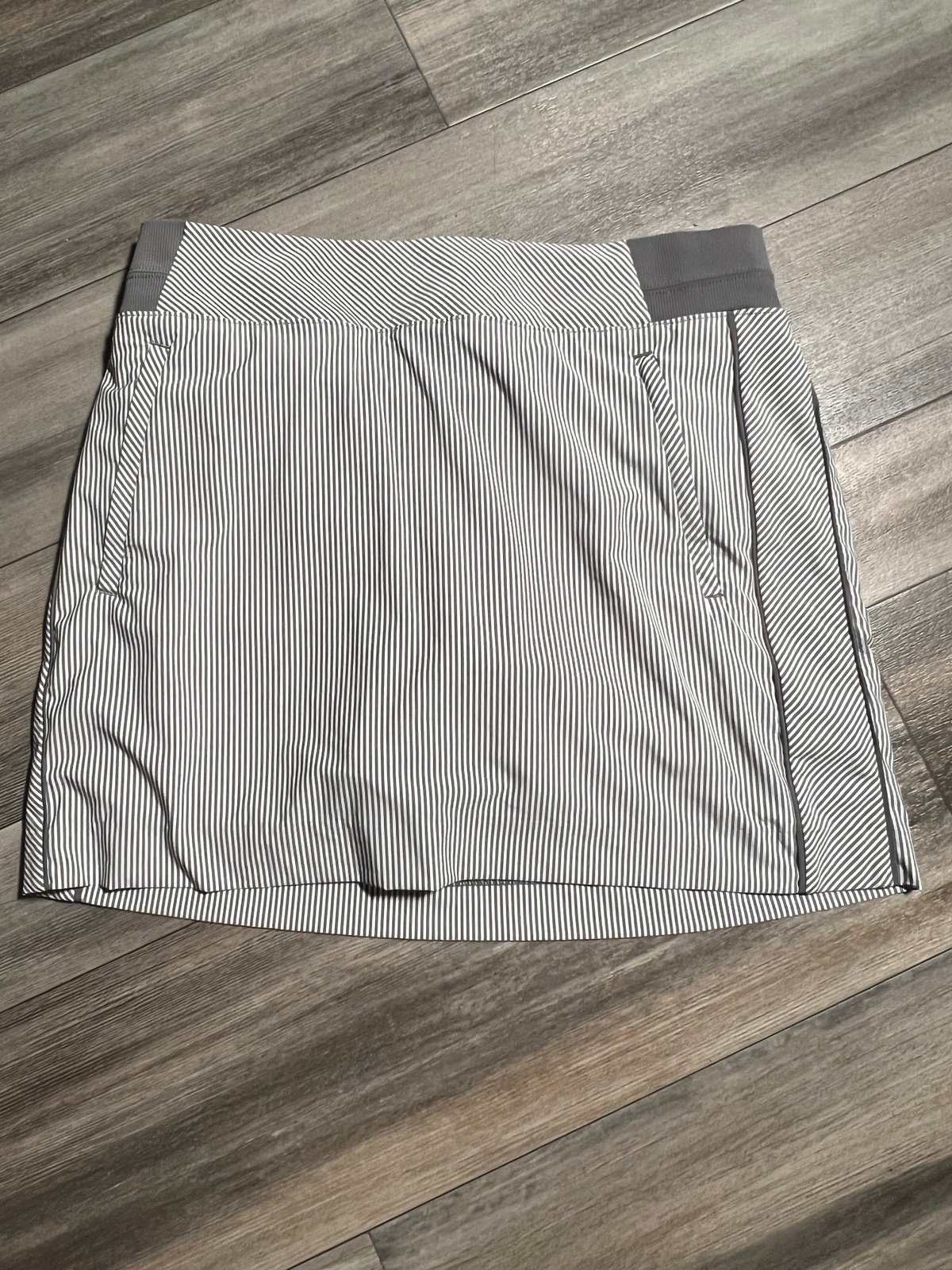 Athleta striped women skort- 12
