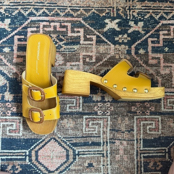 Intentionally Blank Mustard Yellow Leather Wood Heeled Clog EU 39 / US 8.5-9